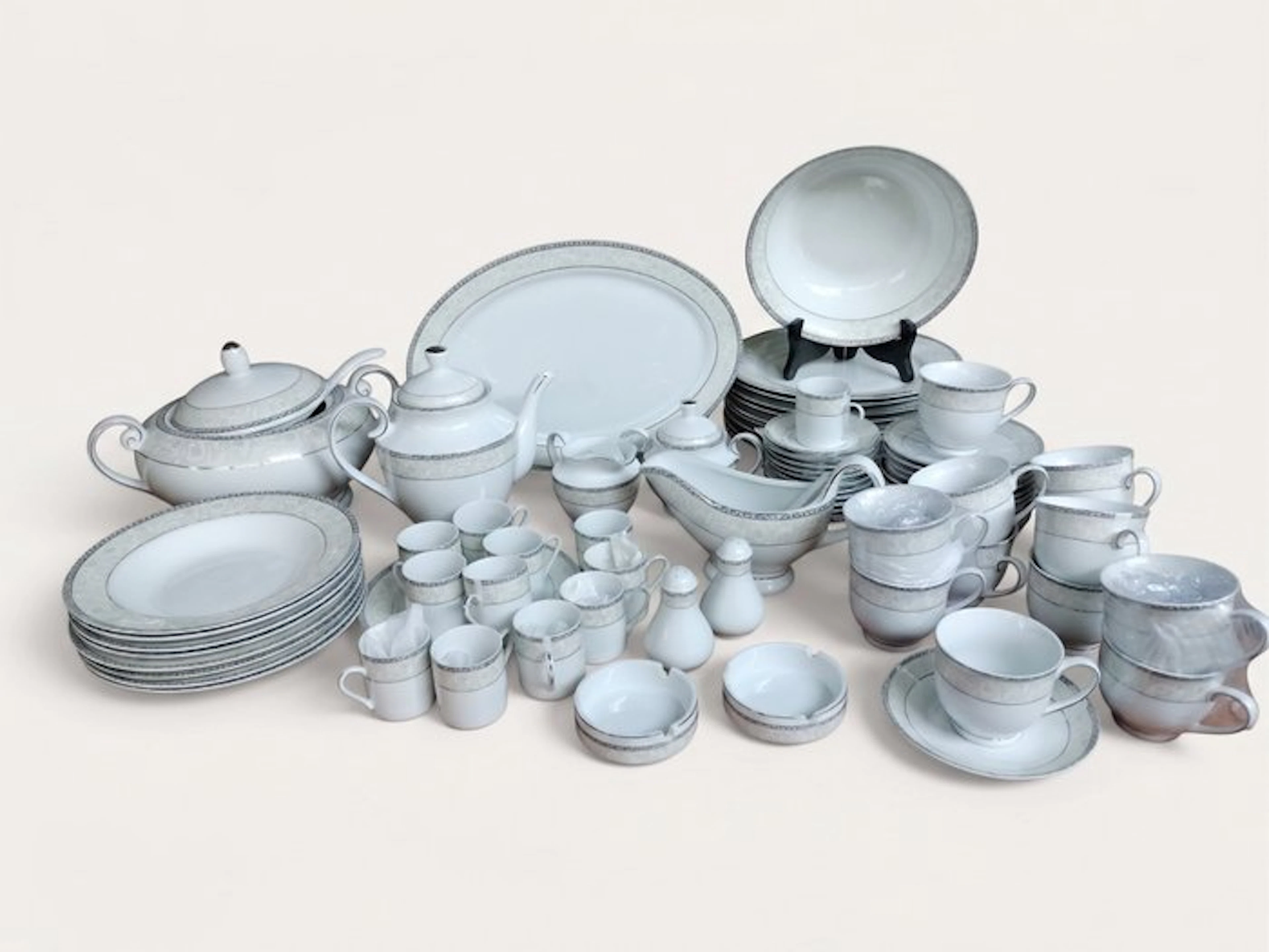 Table service (71) - Bone china - Porcelain dinner service
