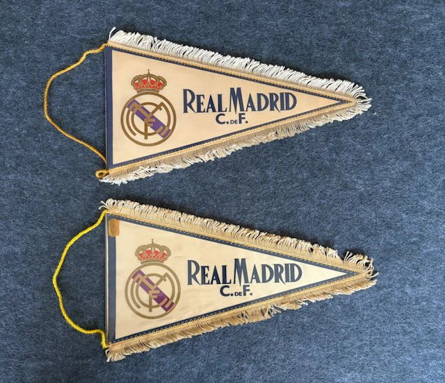 Real Madrid pennants and program booklets - Sports plate (30) - Textile, Paper