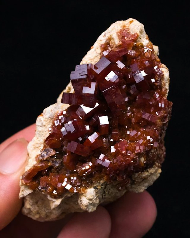 (MOROCCAN CLASSIC) vanadinite on matrix - Height: 6.4 cm...