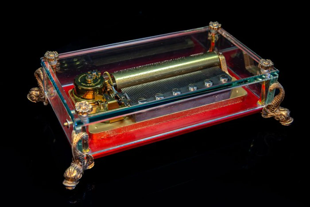 Reuge Dauphin kristallen speeldoos carillon Mpzart...