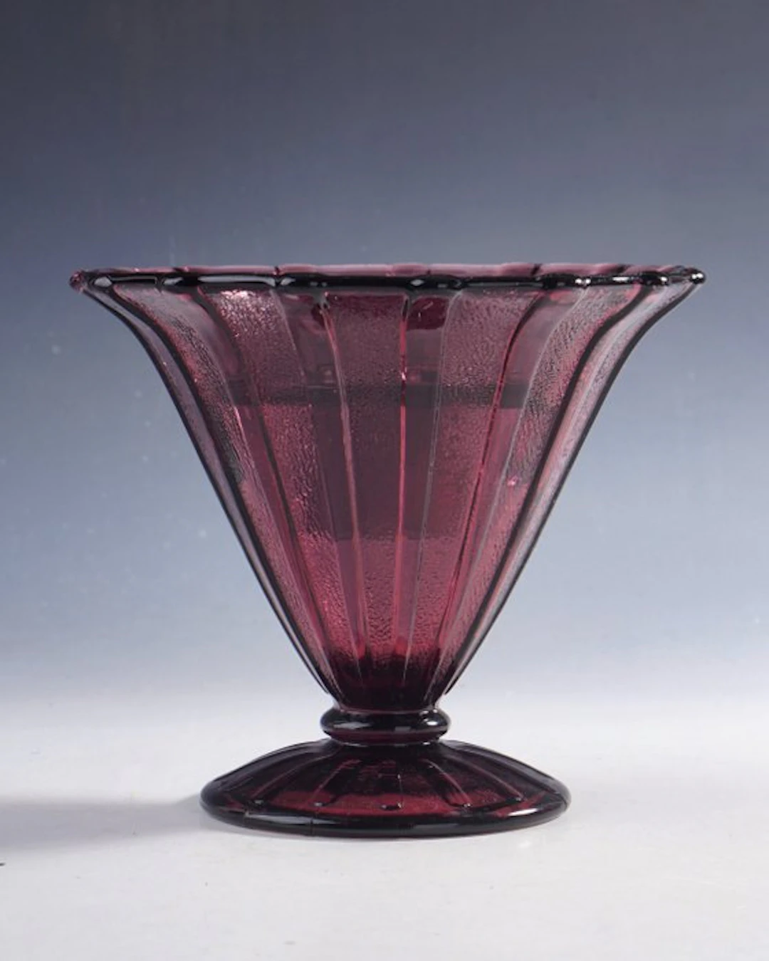 Vase - Amethyst corsage pin with original rooster motif •...