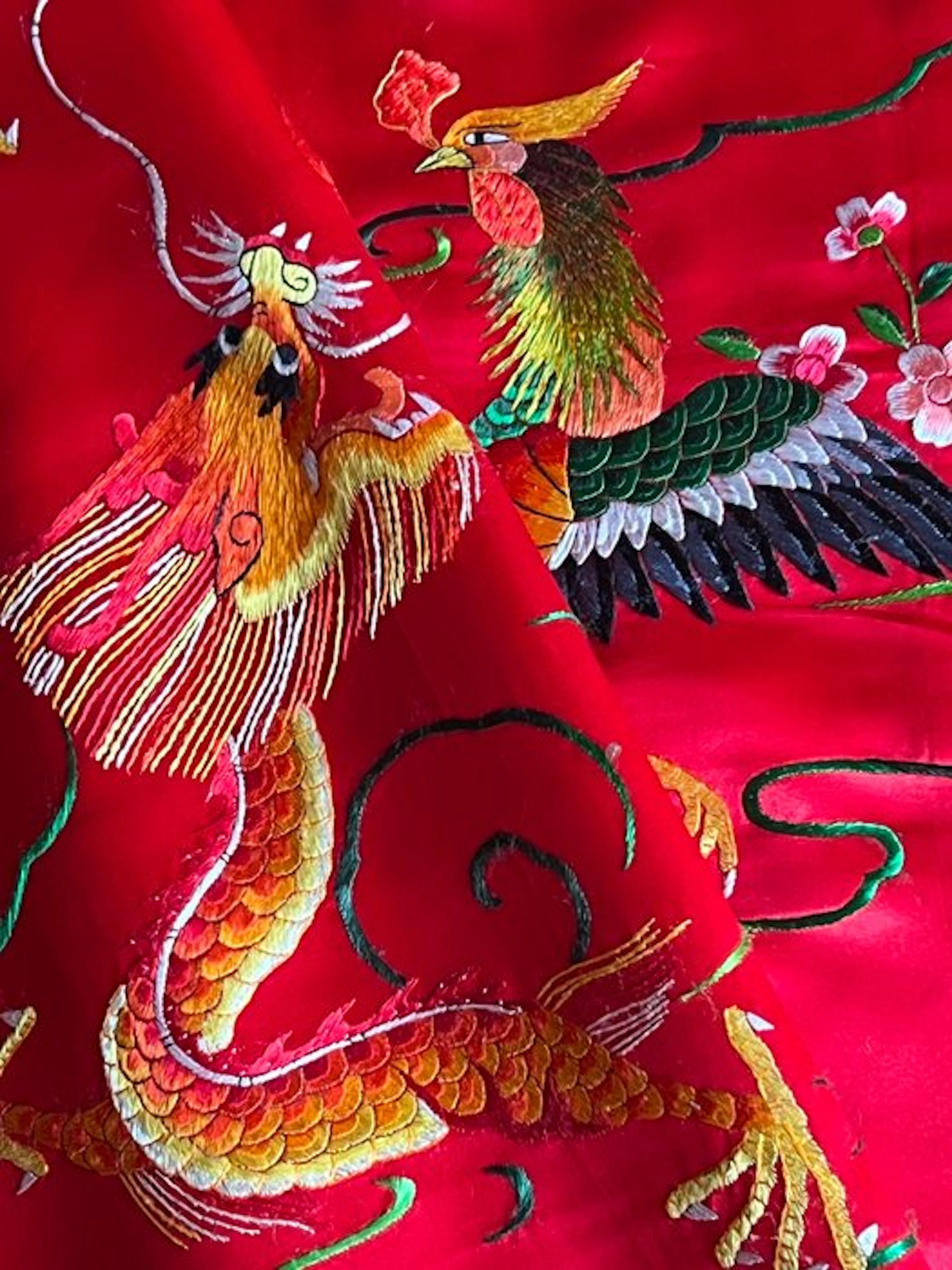 **Silk bedspread with dragon chimera motifs embroidered