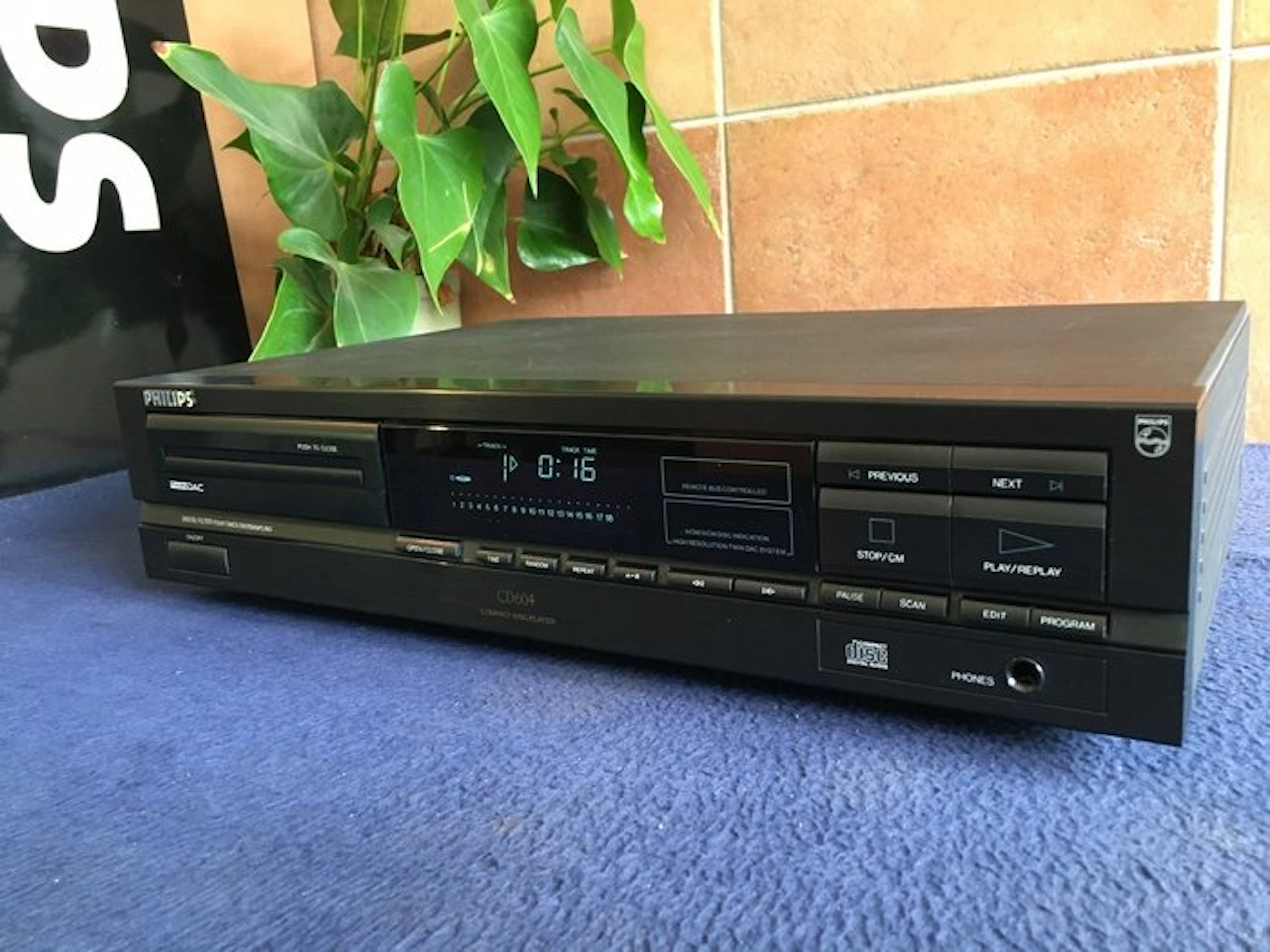 Philips - CD600 twin DAC chip CD player