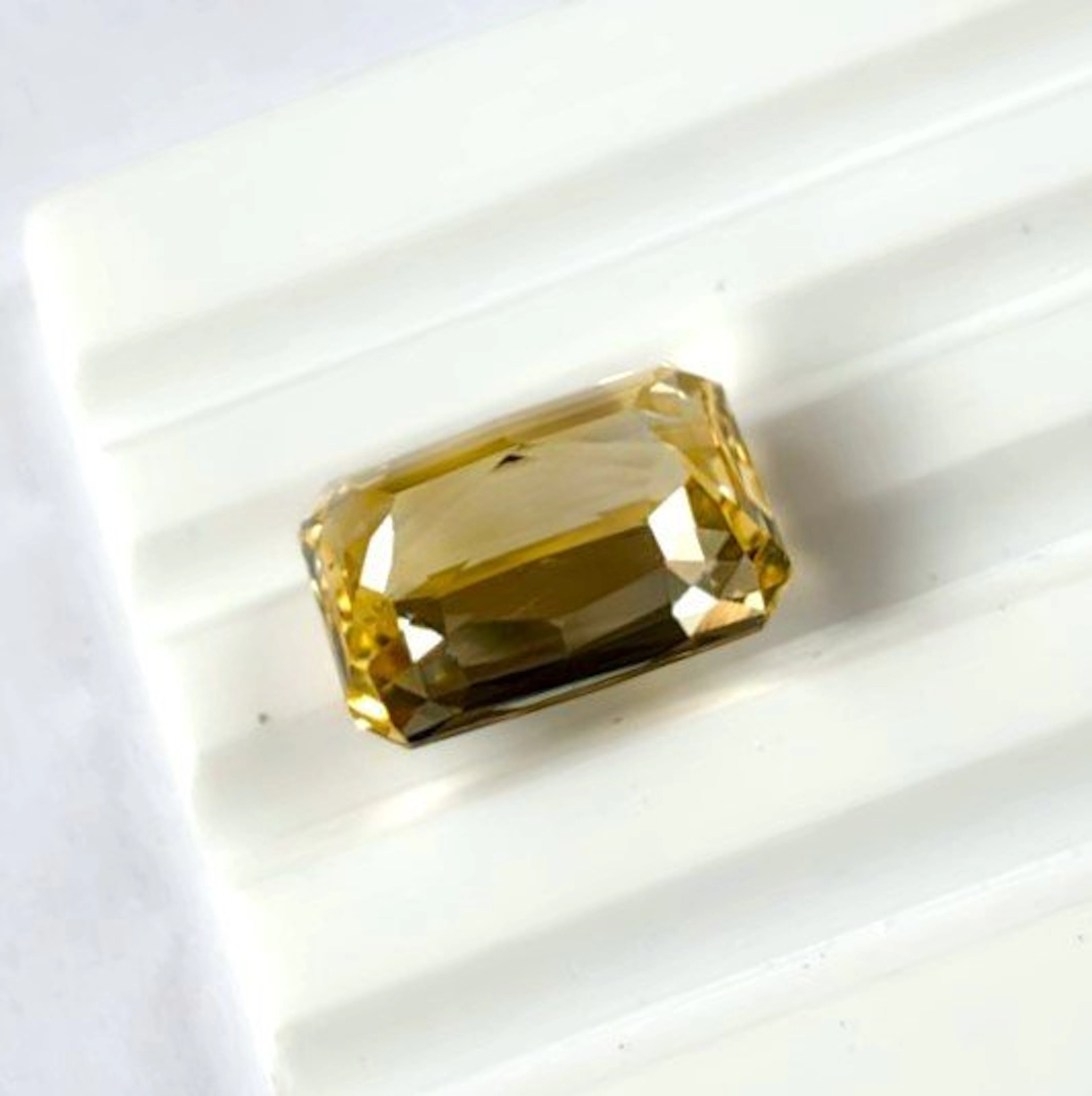 Yellow Sapphire - 8.89 ct - Gem research Swiss Lab (GRS)...