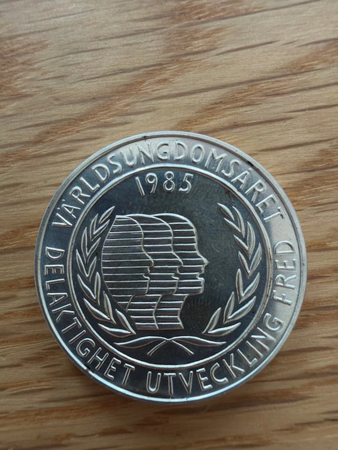 Sweden. 100 Kronen 1985 -Internationales Jahr der Jugend'...