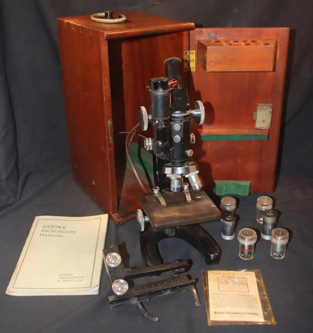 Monocular compound microscope - M1000-serie - 1940-1950 - United Kingdom