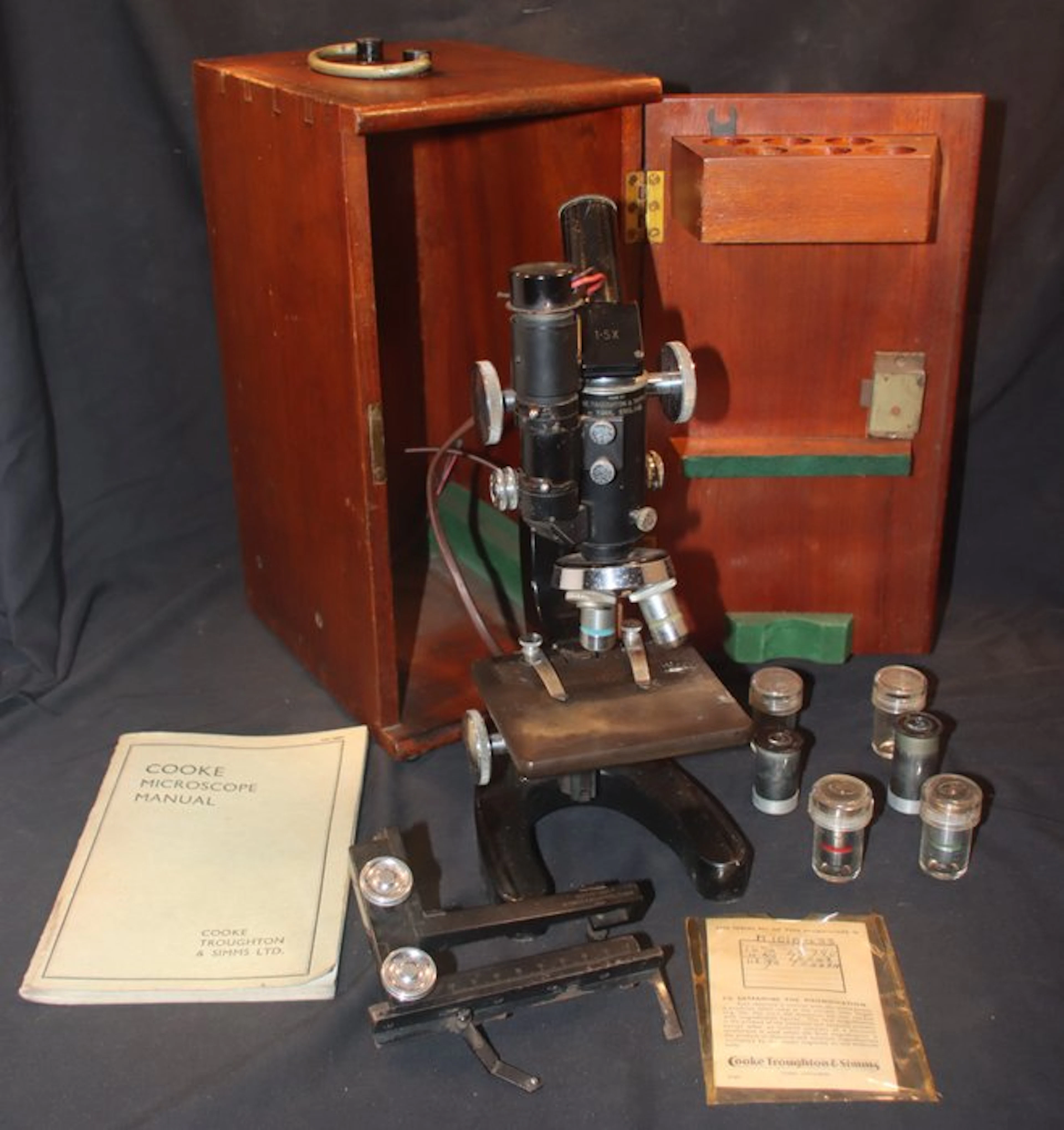 Monocular compound microscope - M1000-serie - 1940-1950 - United Kingdom
