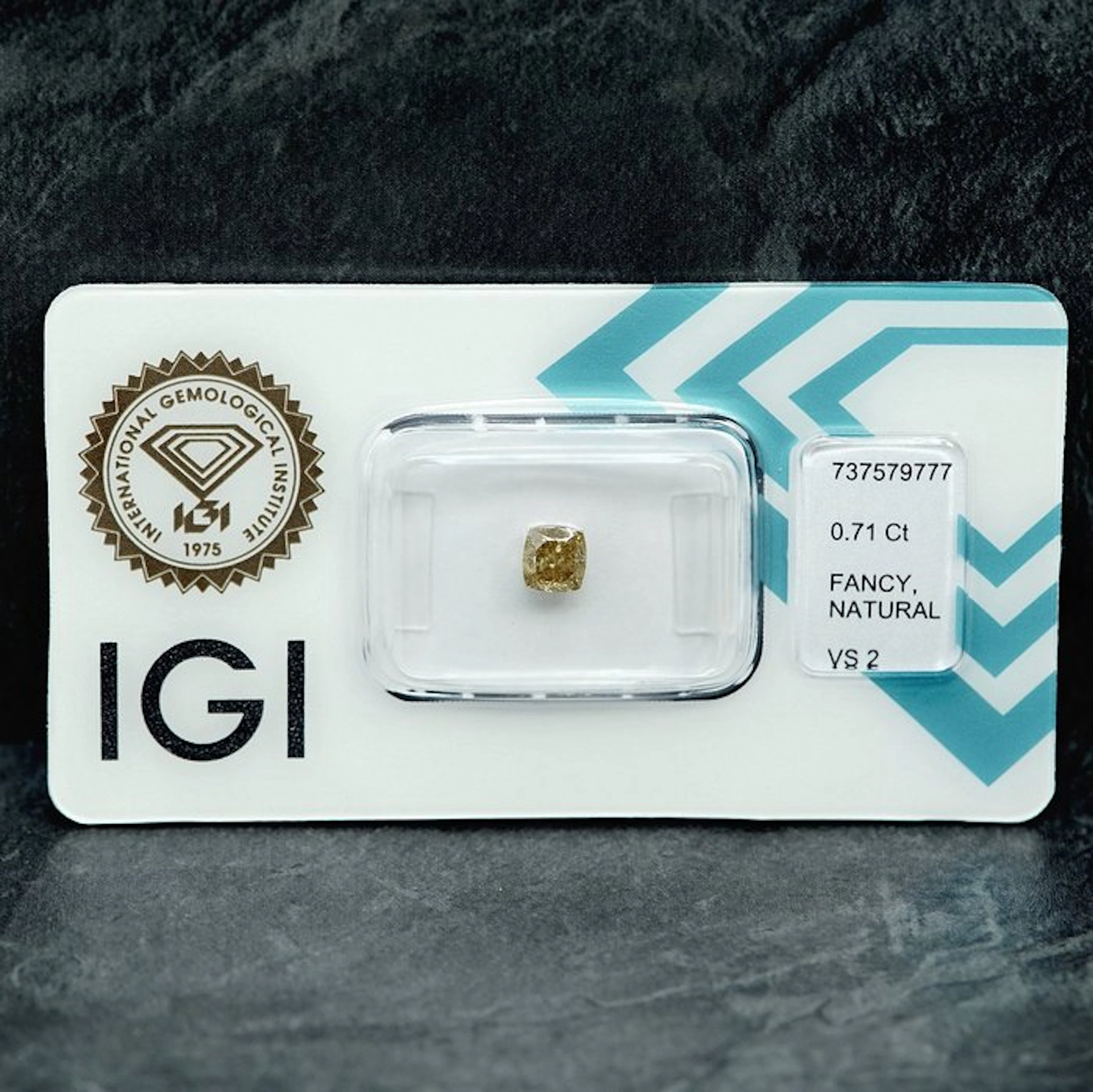 No reserve price - 1 pcs Diamond (Natural coloured)...
