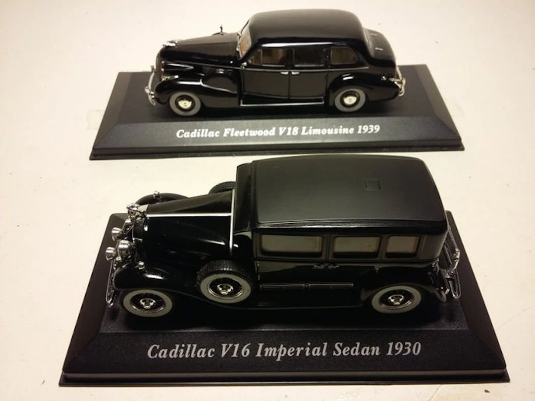 IXO 1:43 - Model car (2) - Lot de 2 Cadillac Limousine...