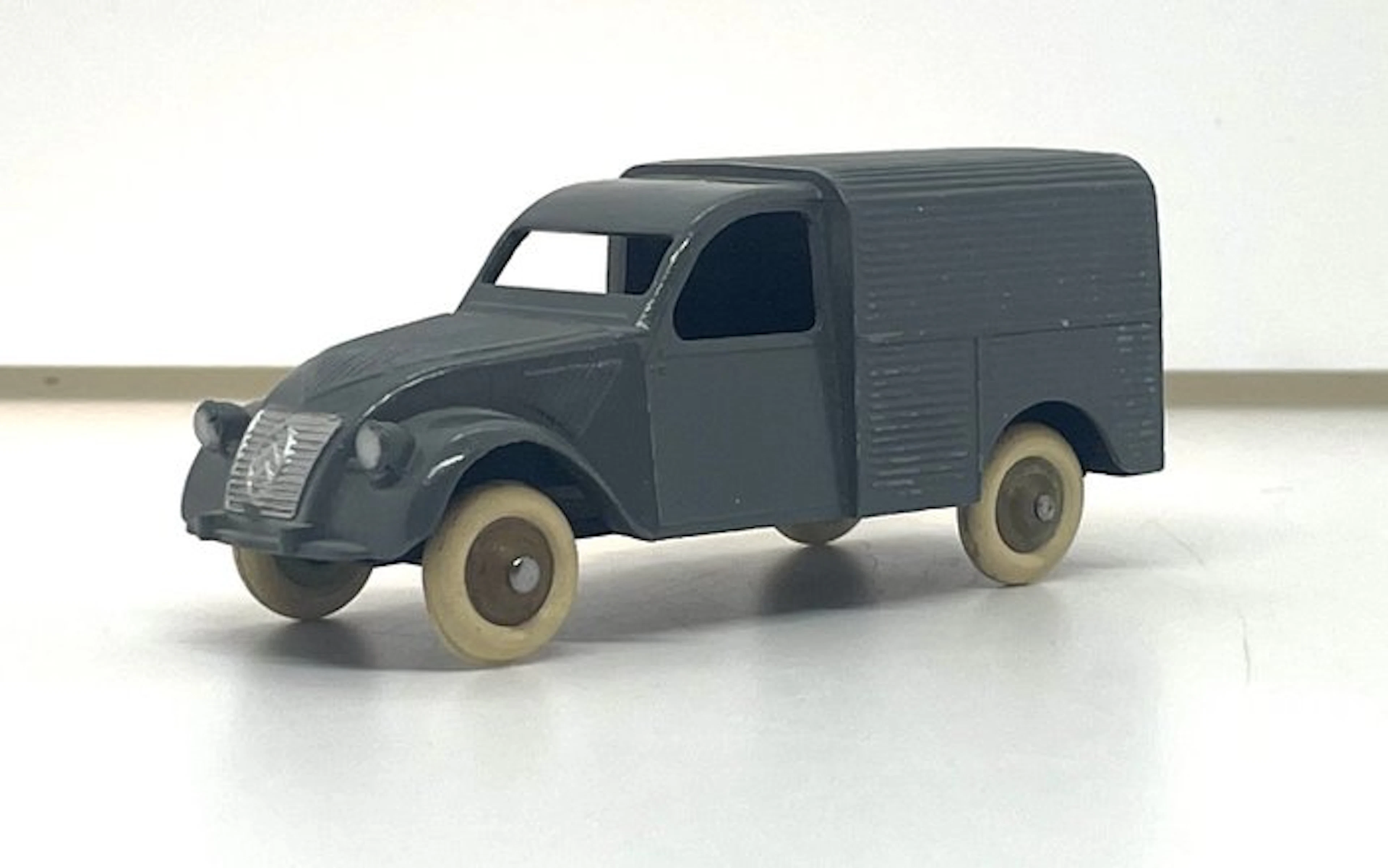 JRD 1:43 - Model car - Citroën 2CV Fourgonnette