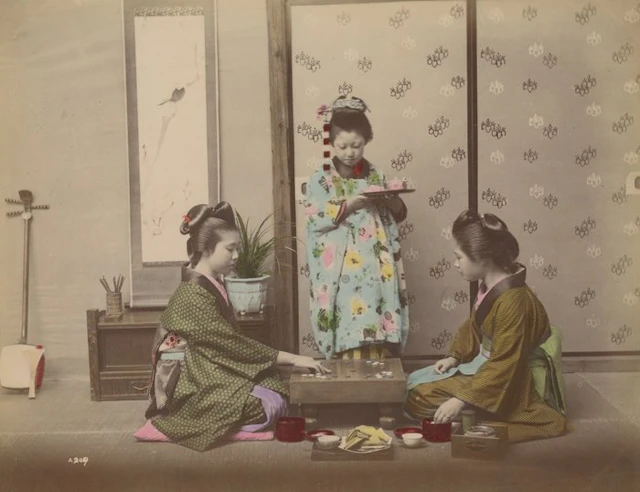 Enami, Farsari, Suzuki, Yokohama School (XIX) - Playing Shogi