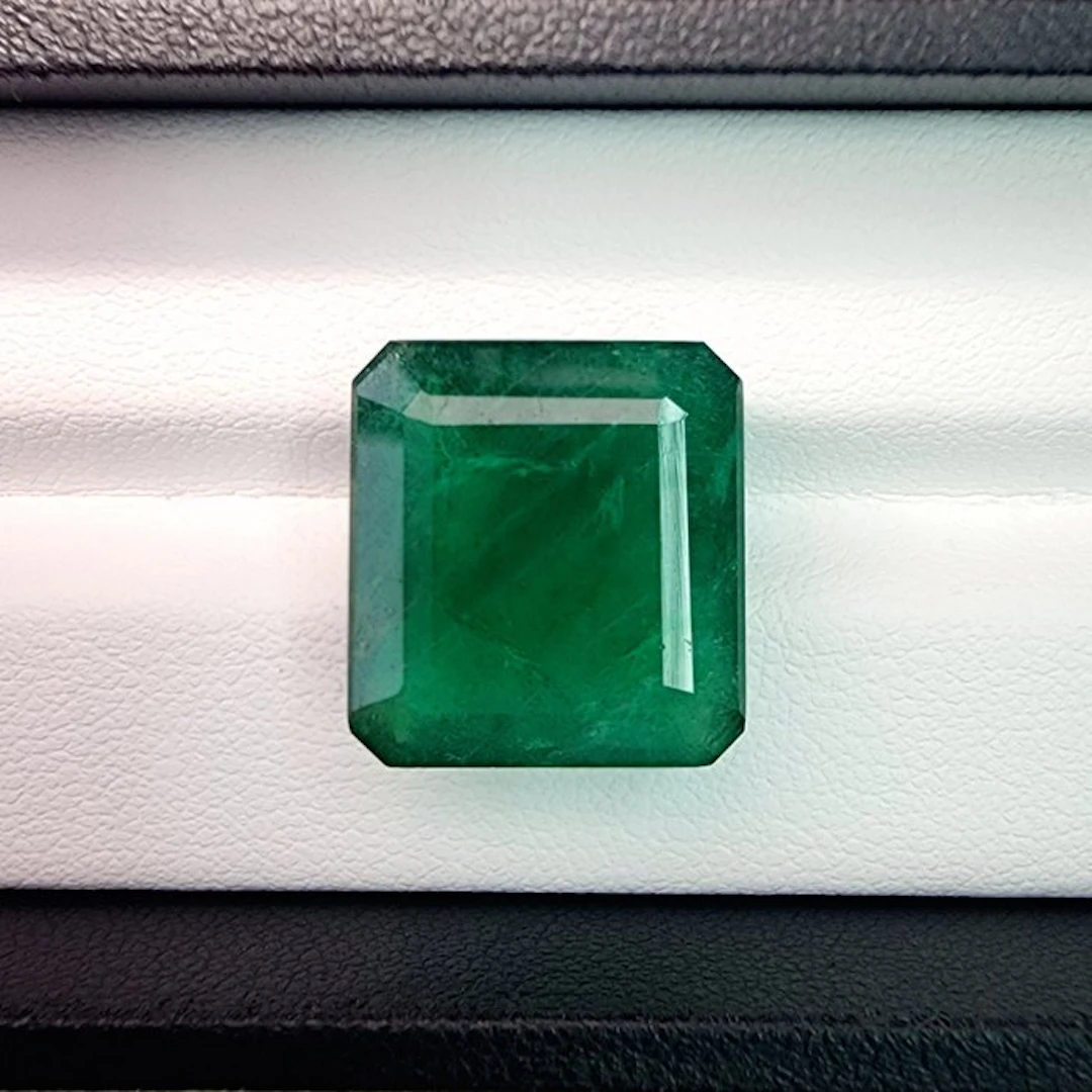 1 pcs Green Emerald - 21.76 ct - Lotus Gemology