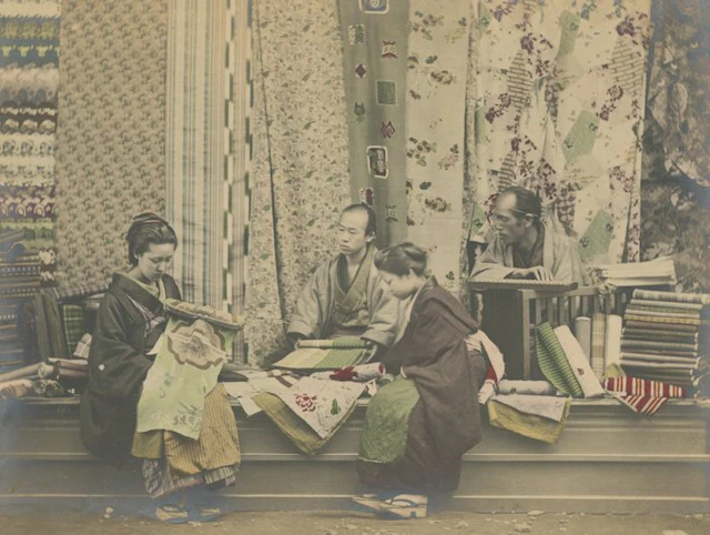 Enami, Farsari, Suzuki, Yokohama School (XIX) - Fabric seller