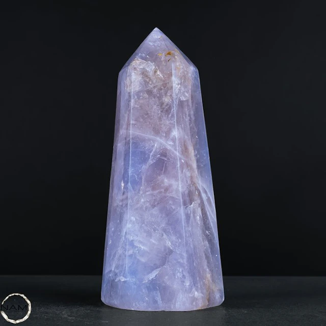Natural lavender rose quartz obelisk – Gentle harmony in...