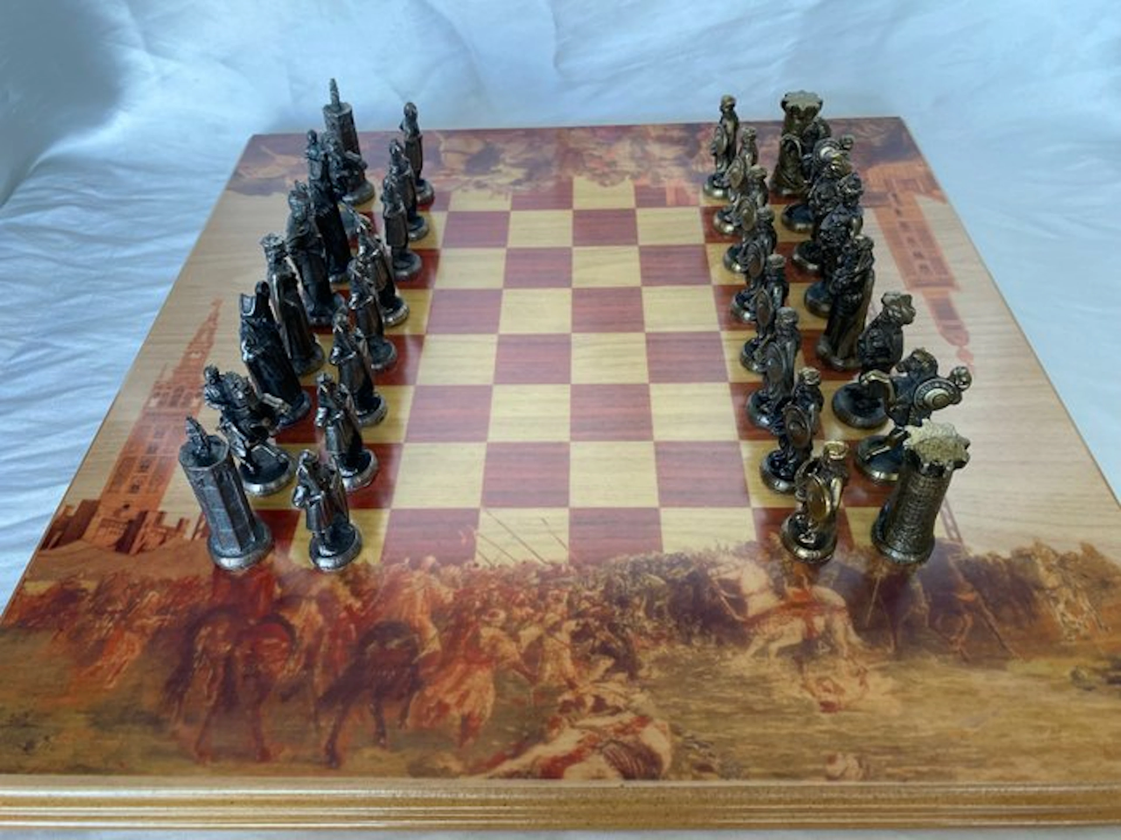 Chess set - Vintage figures handcrafted in alloy metal