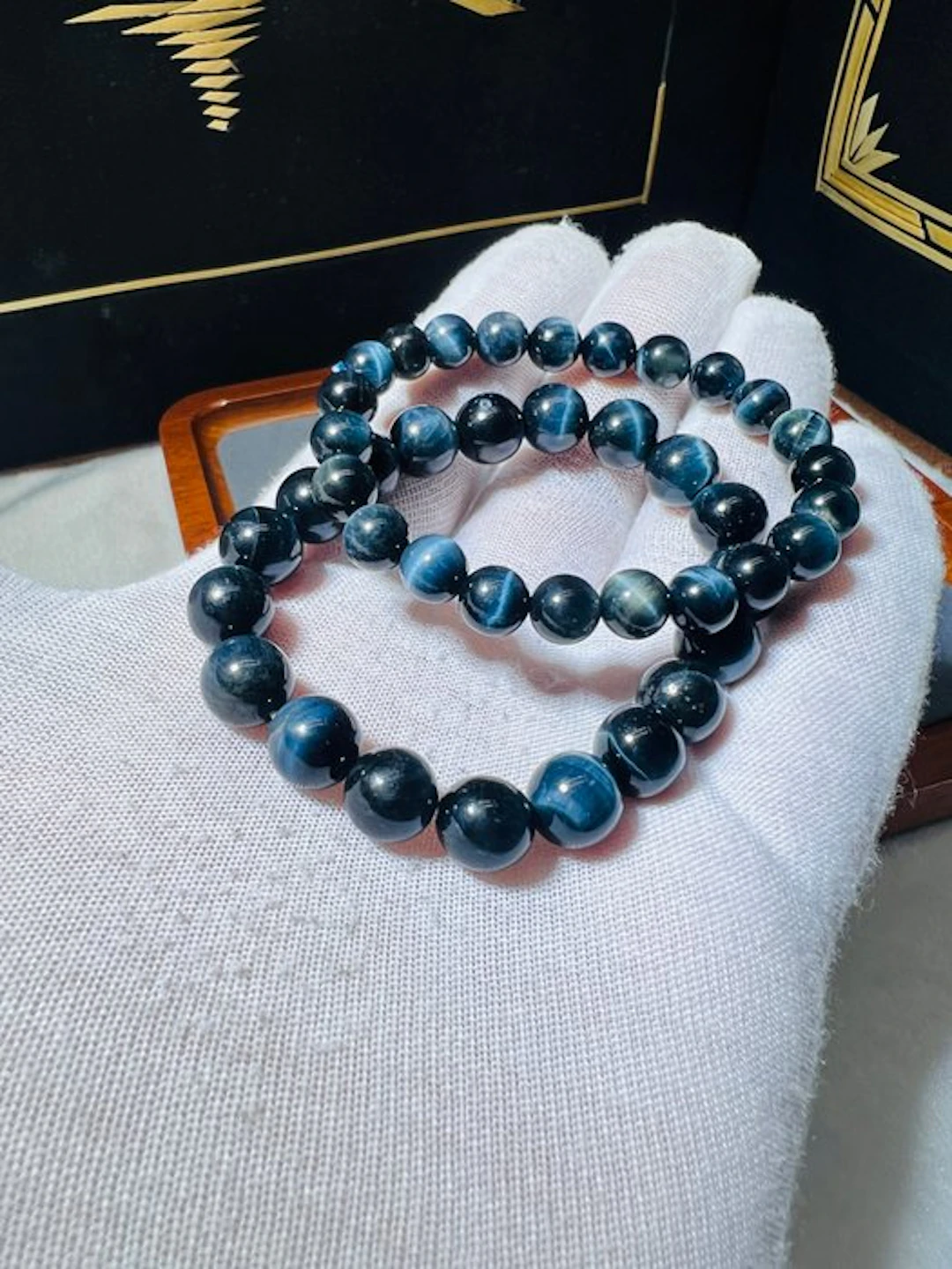 ***NO RESERVE*** Falcon Eye Bracelet Set – Strength...