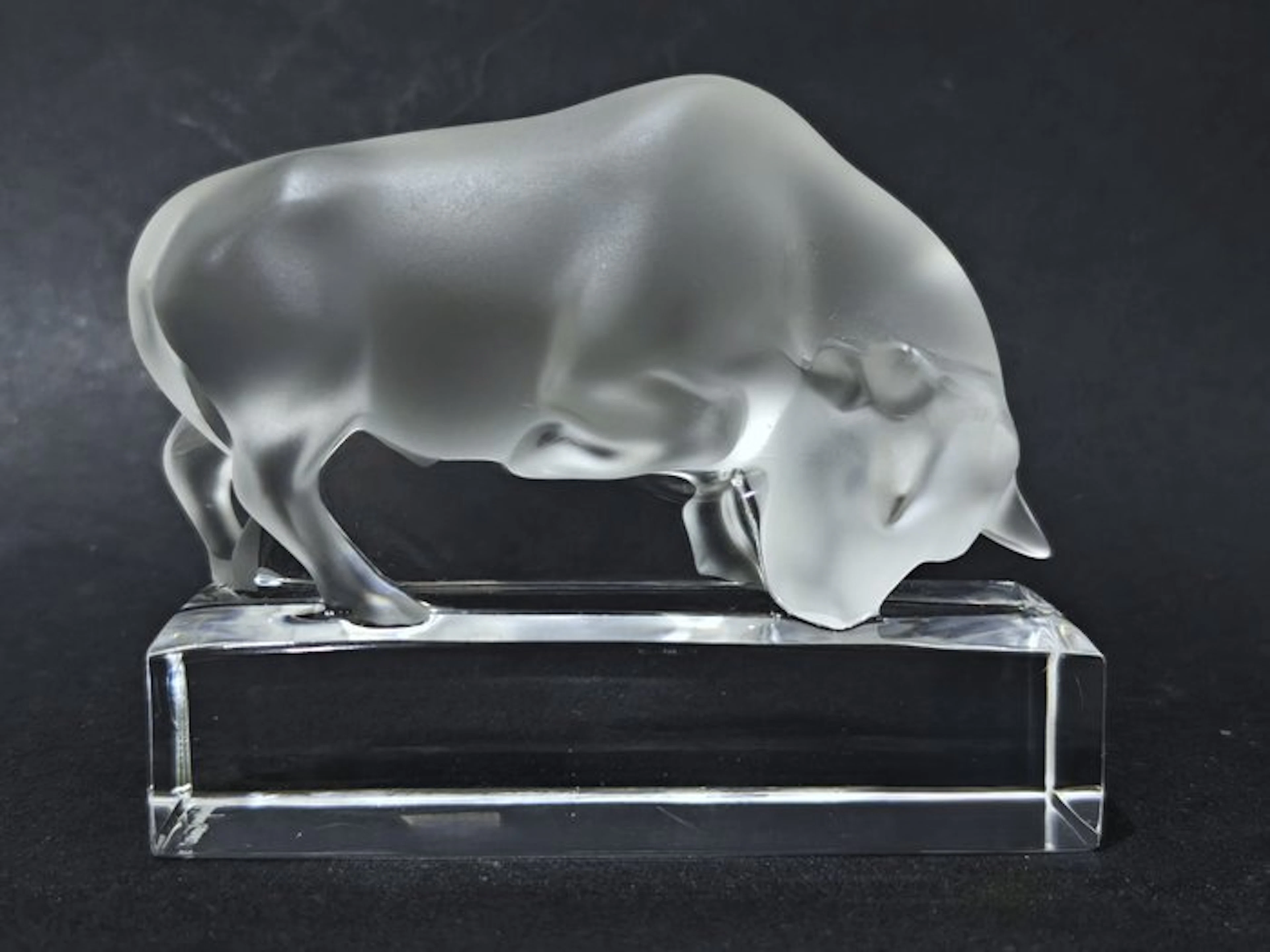 Lalique - Paperweight - ''Taureau'' - Crystal