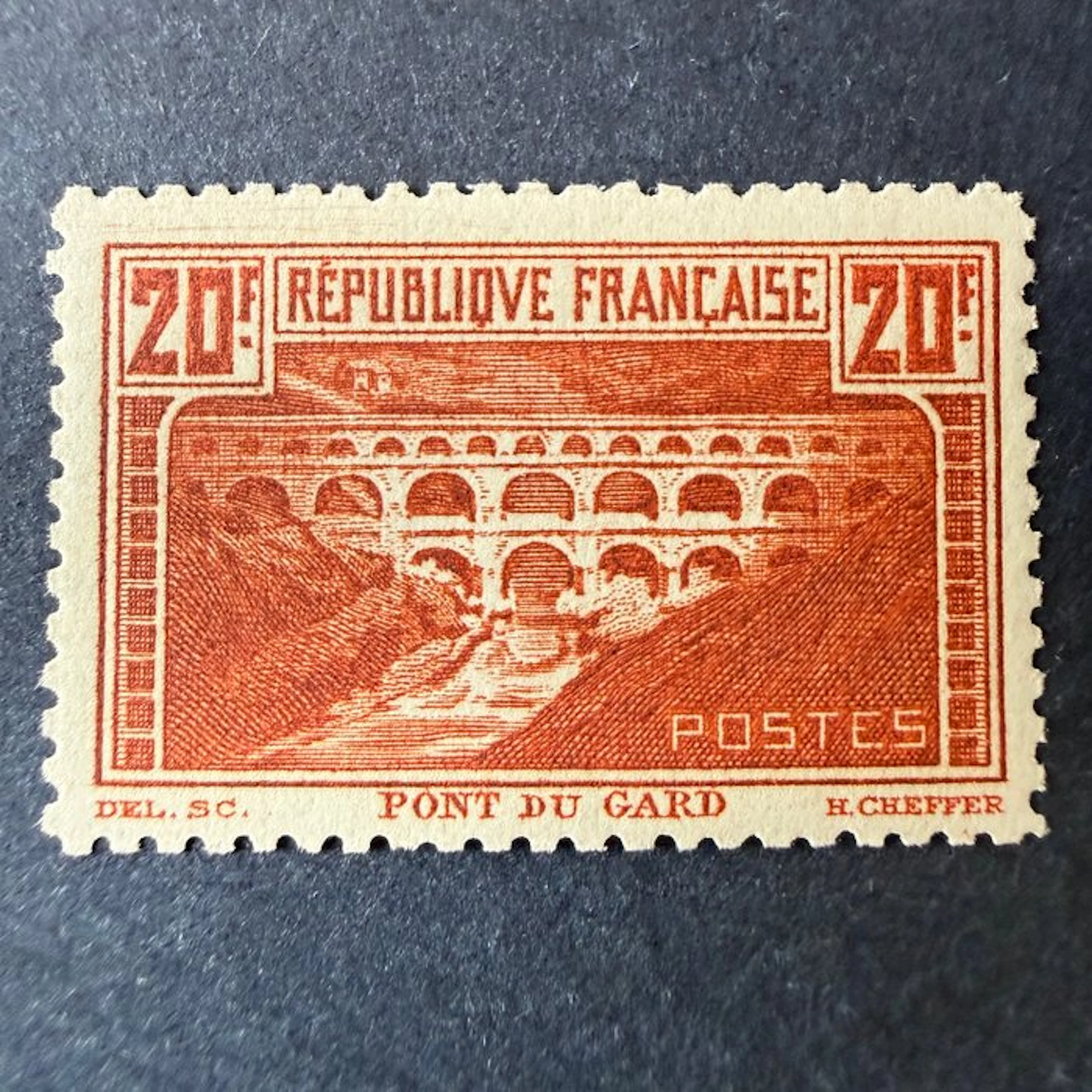 France - Yvert 262B "Pont du Gard" perforated 11