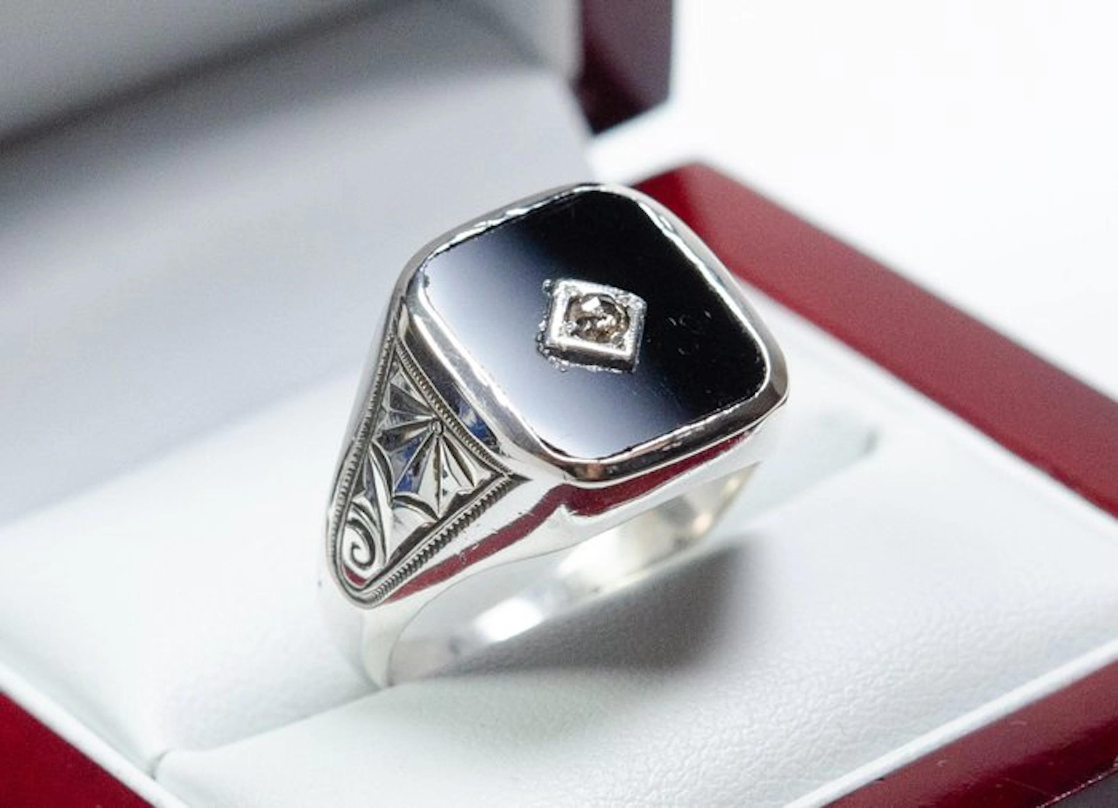 - 800 Silver - Onyx - 0.05 ct Diamond - Signet Ring - Ring