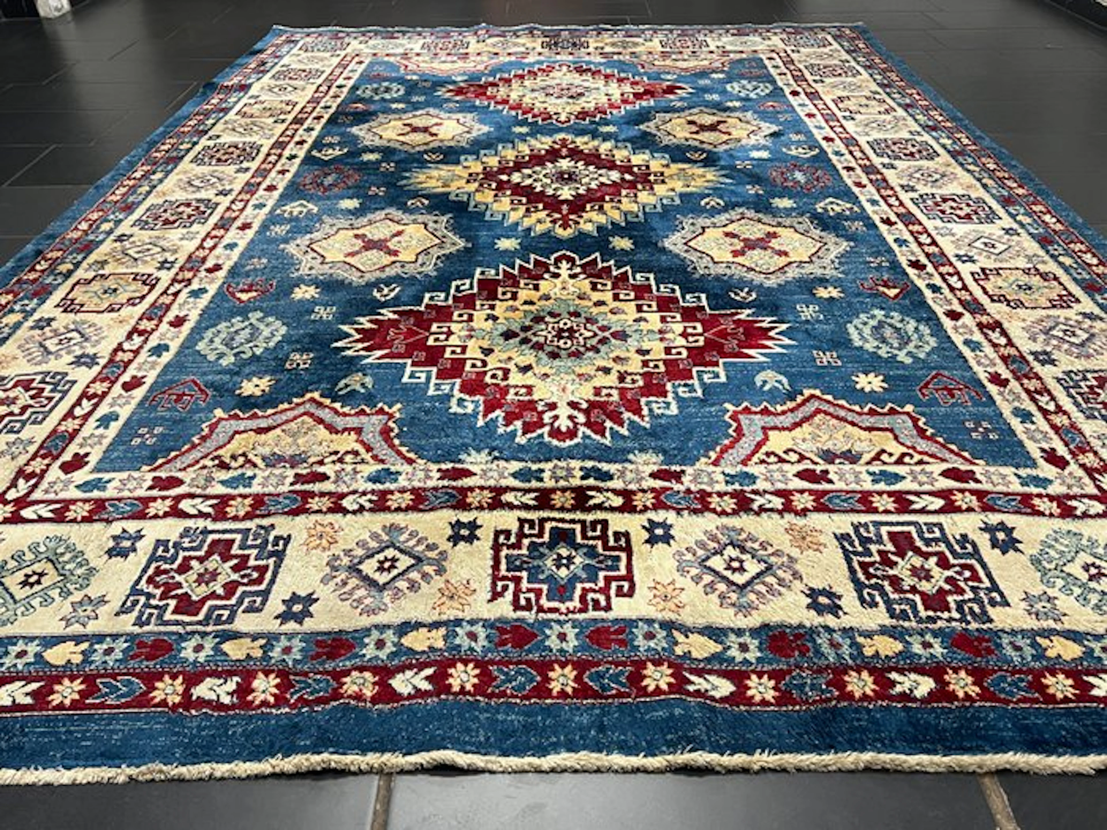 Heriz - Carpet - 330 cm - 235 cm