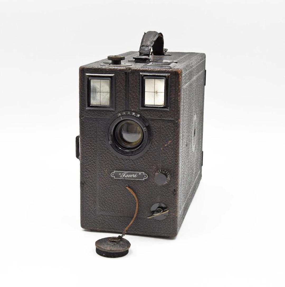 M. Jousset (Paris) Detective "Le Favori" Analogue camera