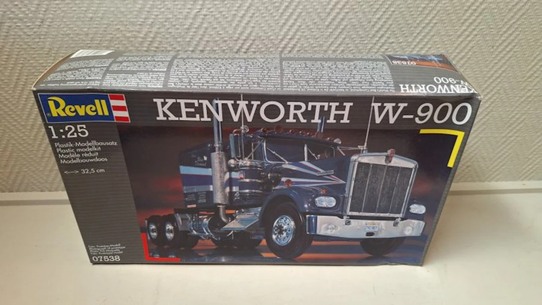 Revell 1:25 - Model kit - Kenworth W-900