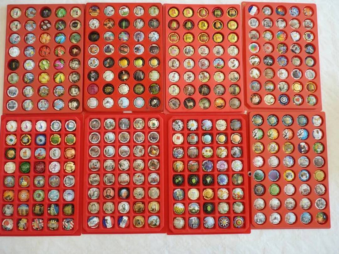 Themed collection - 320 generic champagne capsules