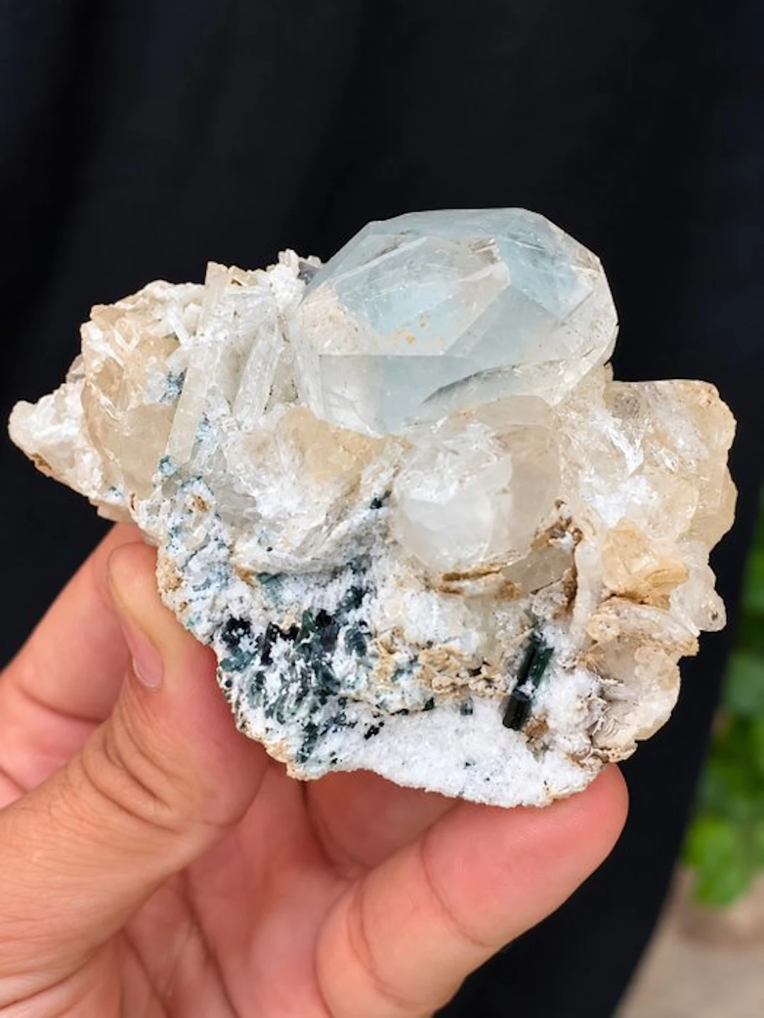Aquamarine Crystals on matrix - Height: 7 cm - Width: 8 cm- 220 g - (1)