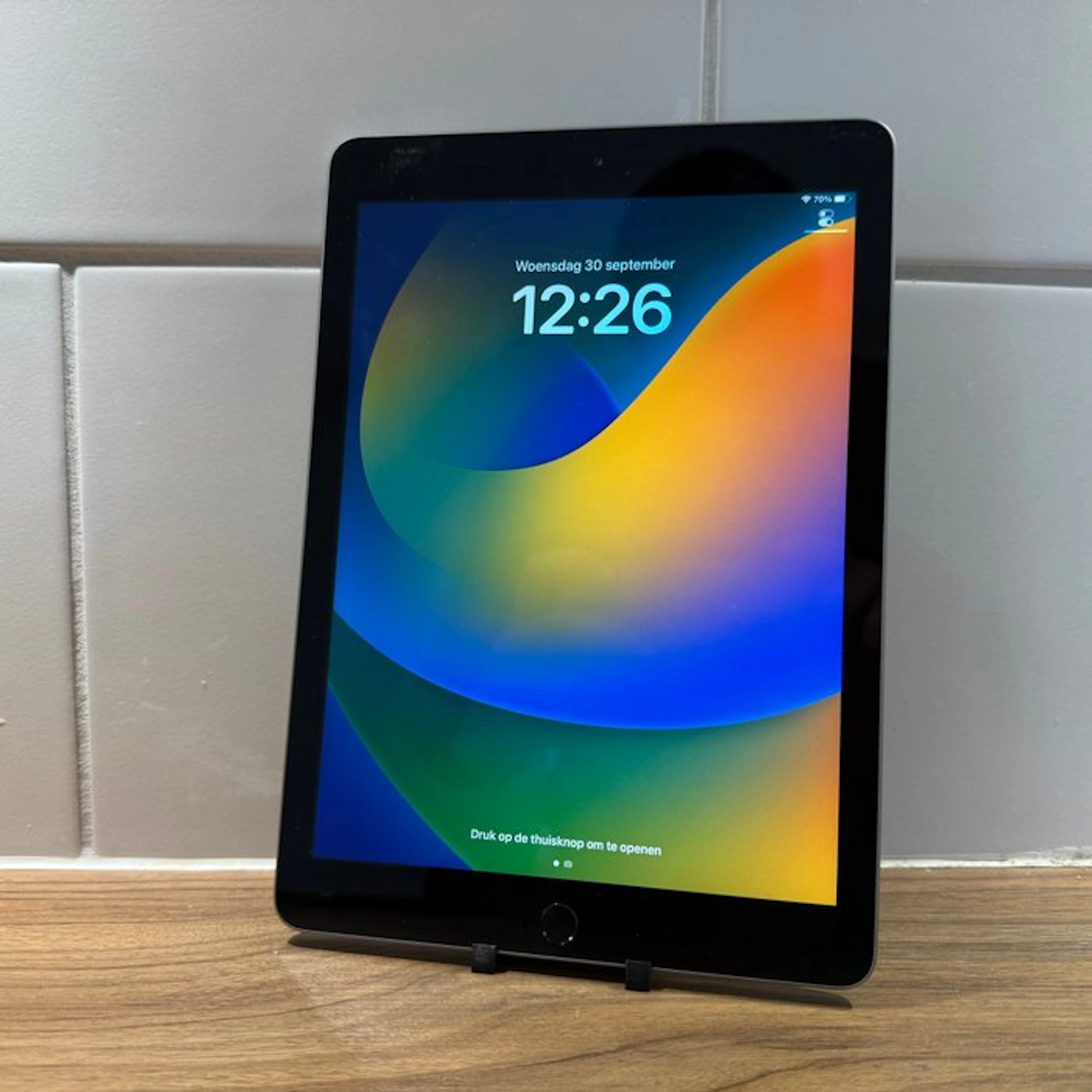 Apple iPad (5th Generation) 128GB Wifi - Mobile phone