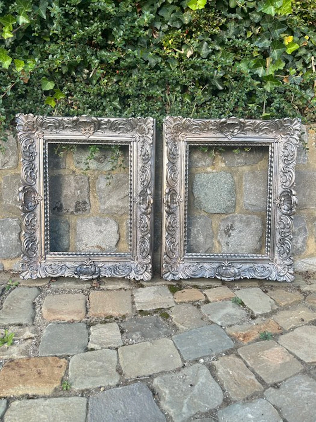 Frame - Almost like new: a pair of gilded picture frames
