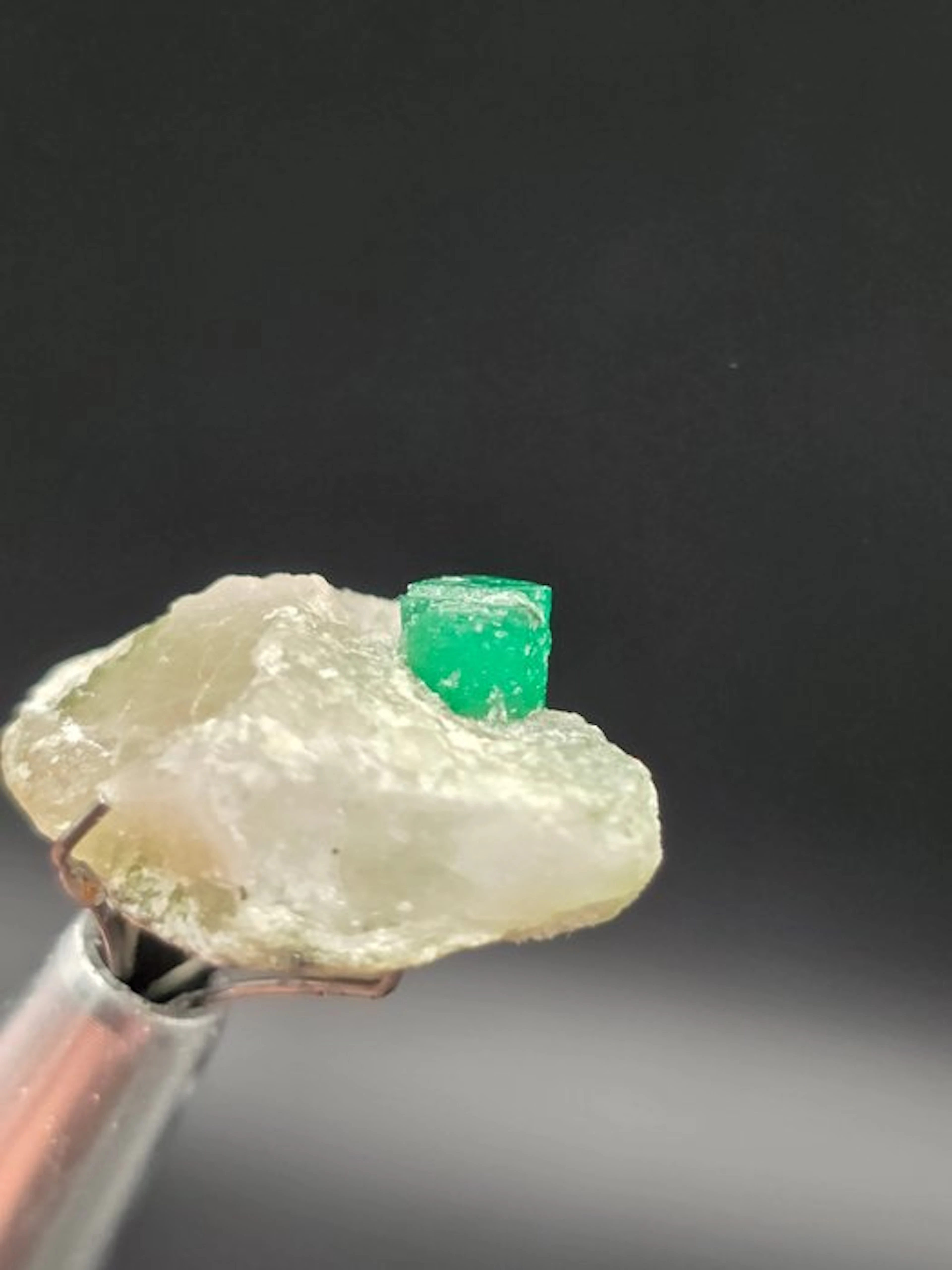 Emerald Crystal on matrix - Height: 20.27 mm - Width: 14.78 mm- 3.33 g - (1)