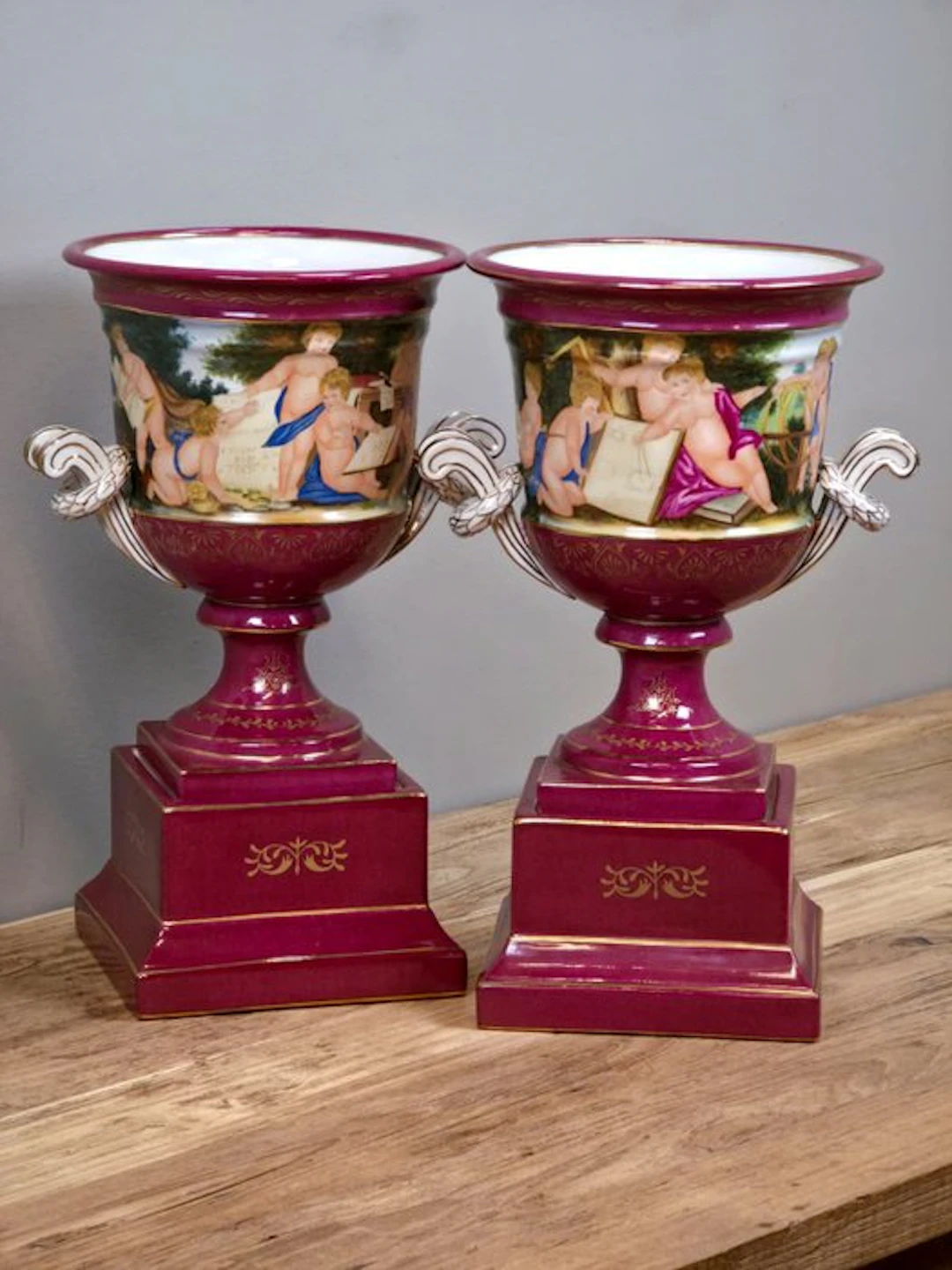 Vase (2) - Porcelain - Set of Sèvres-style vases.