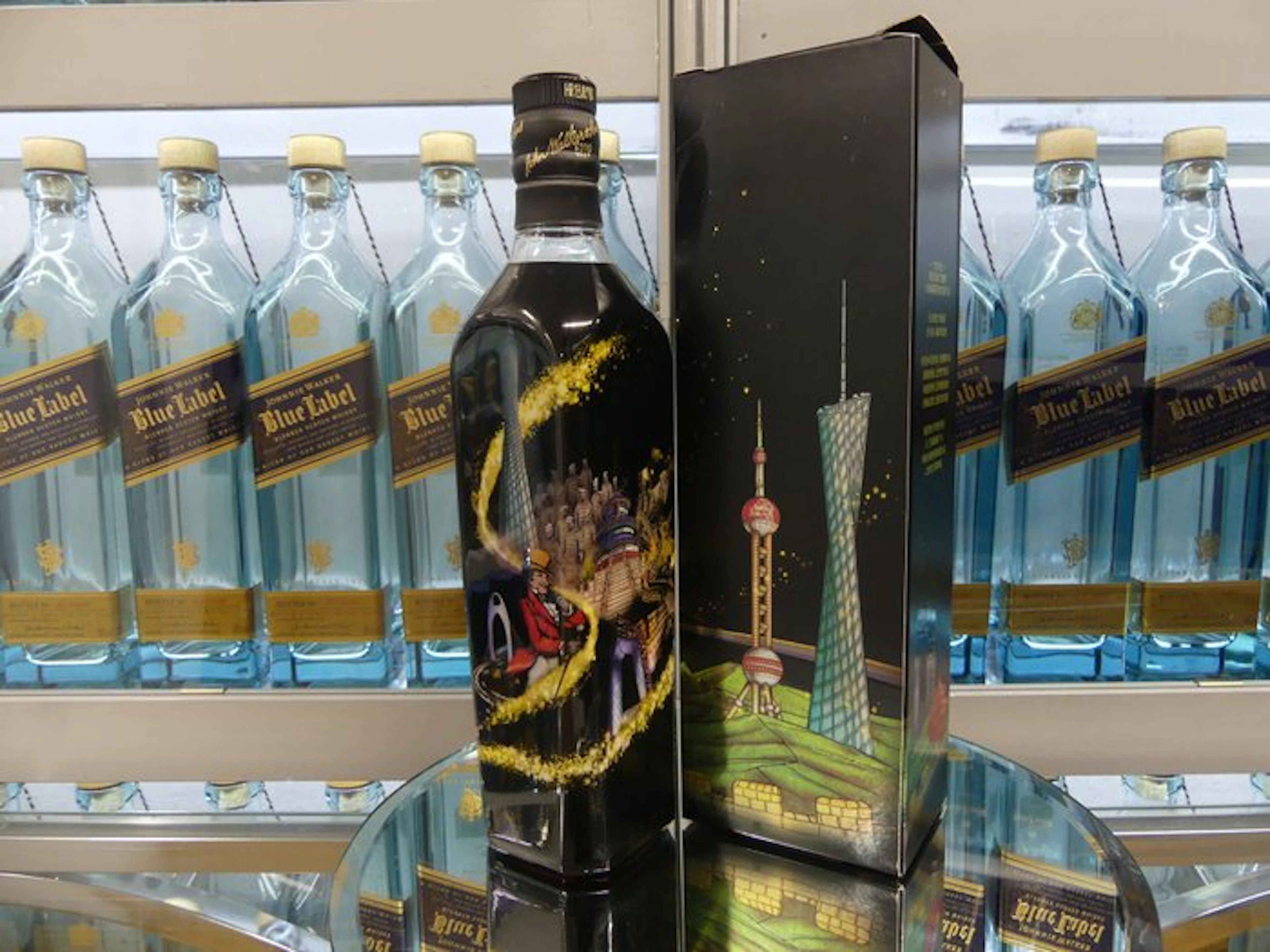 Johnnie Walker 12 years old Black Label Striding City Edition Shanghai - 700ml