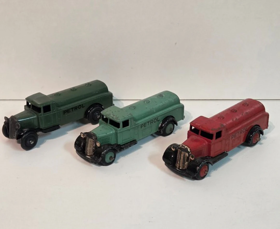 Dinky Toys 1:43 - Model car (3) - 25D Petrol Tanker