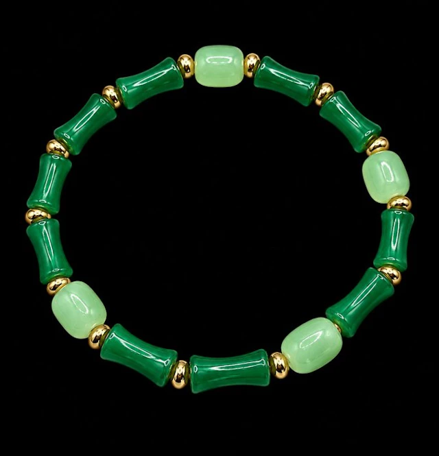 Exquisite bracelet made of natural lapis lazuli and...