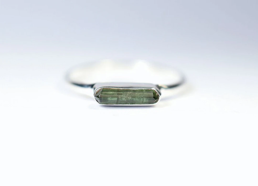 Green tourmaline Ring / new- 1.6 g - (1)