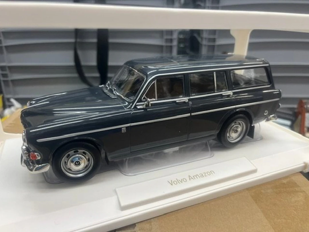 Norev 1:18 - Model car - Volvo Amazon Break