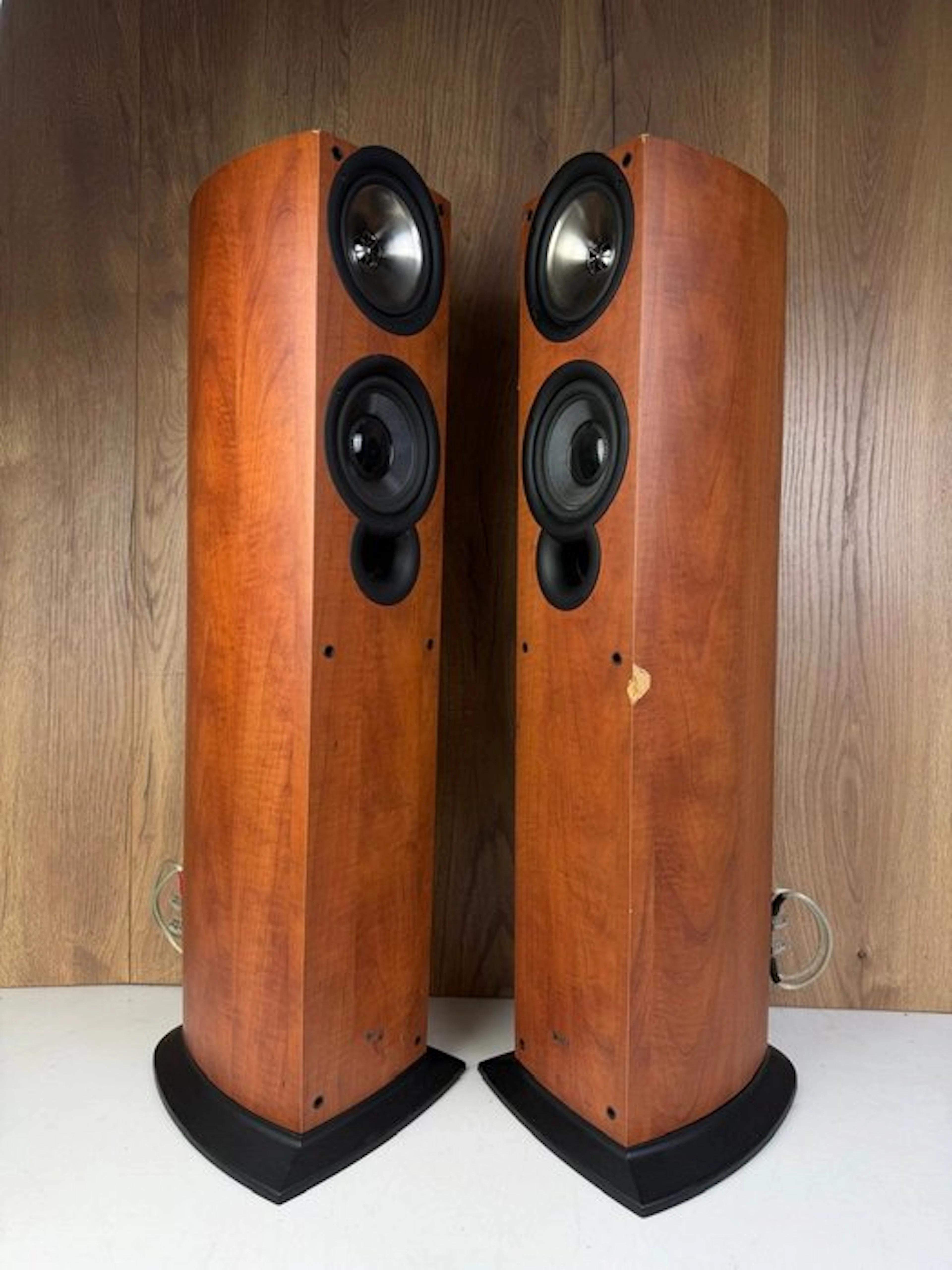 Kef - iQ50 - Matching Pair Speaker set