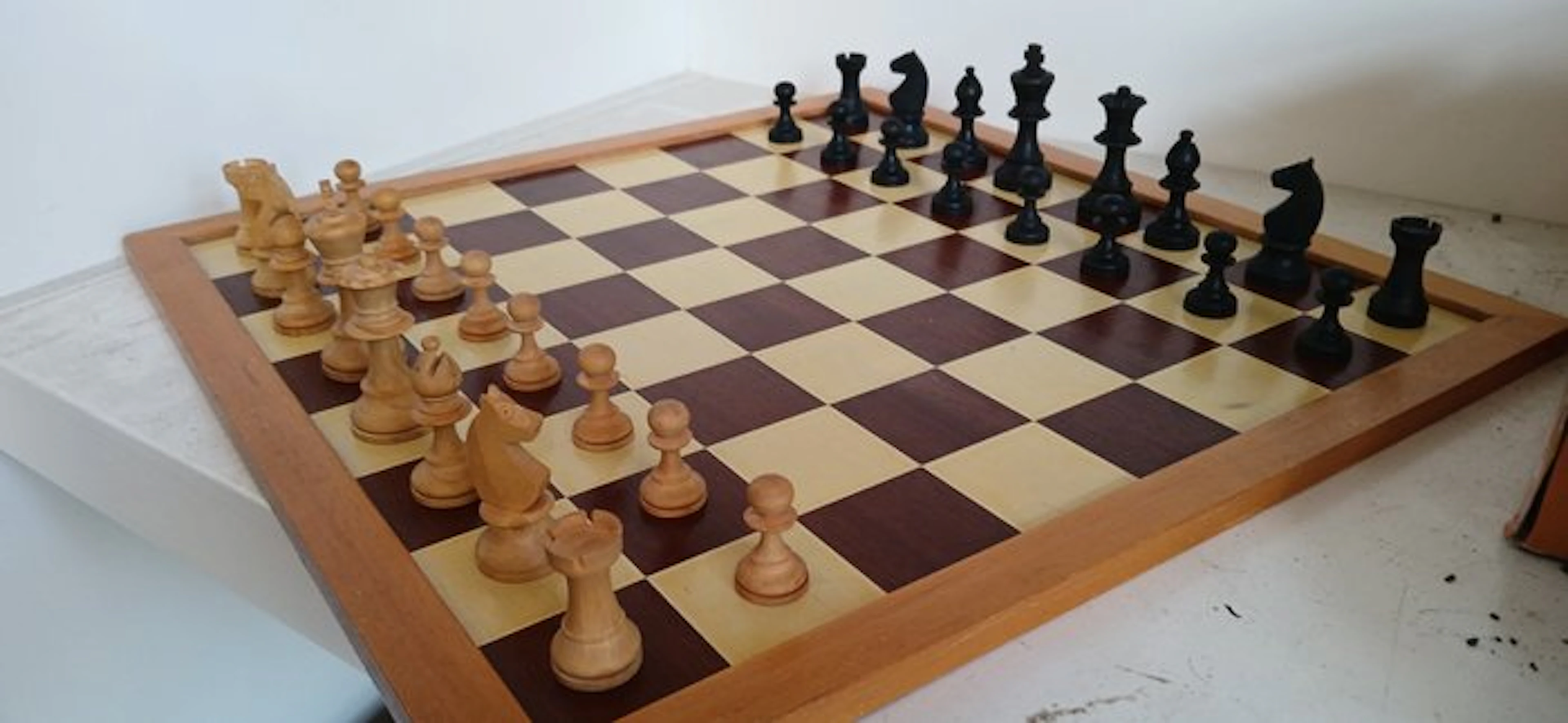 Mid20th Century - Staunton wooden chess set - complet - Chess set - Wood