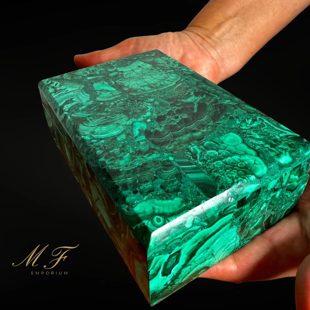 Large malachite box - premium mineral