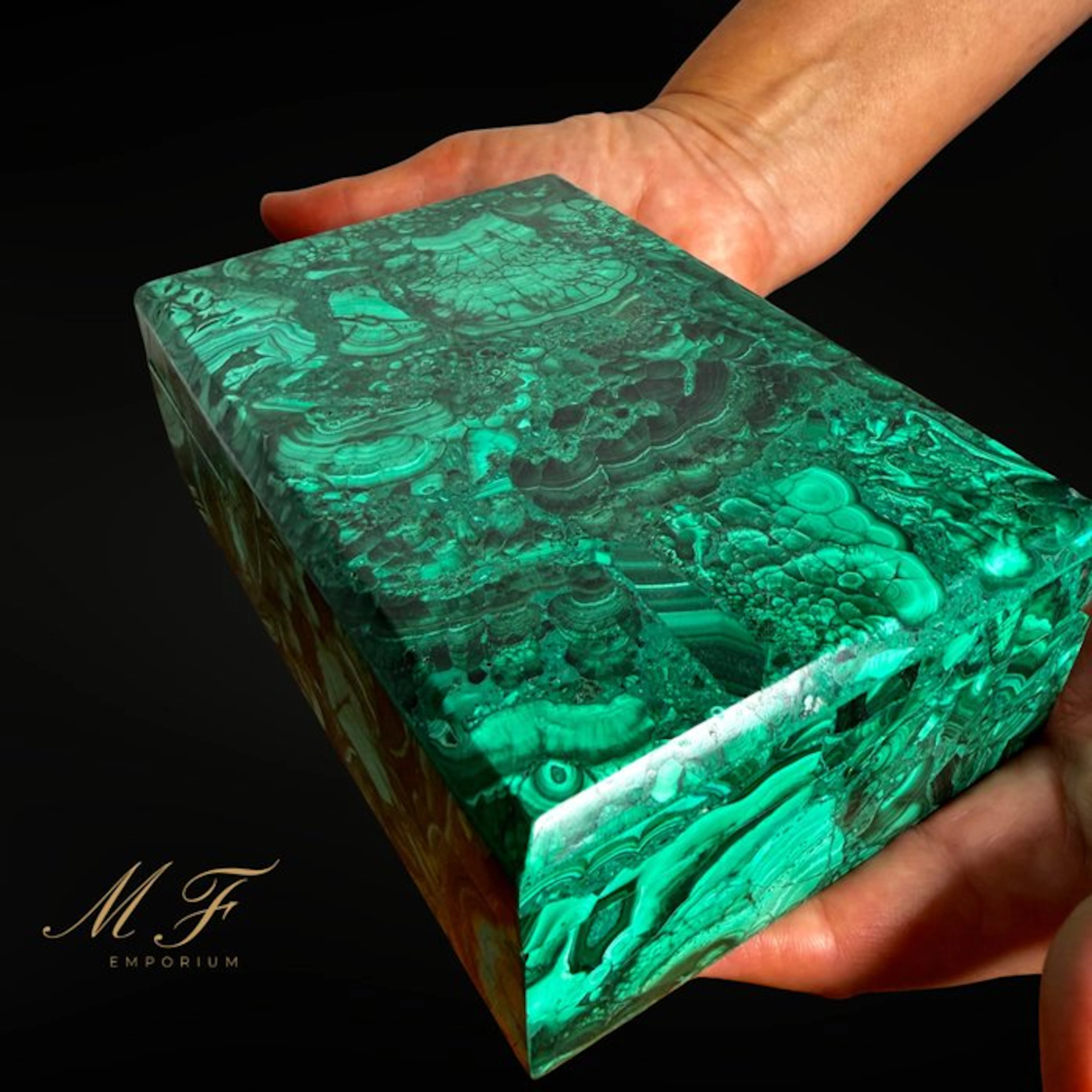 Large malachite box - premium mineral