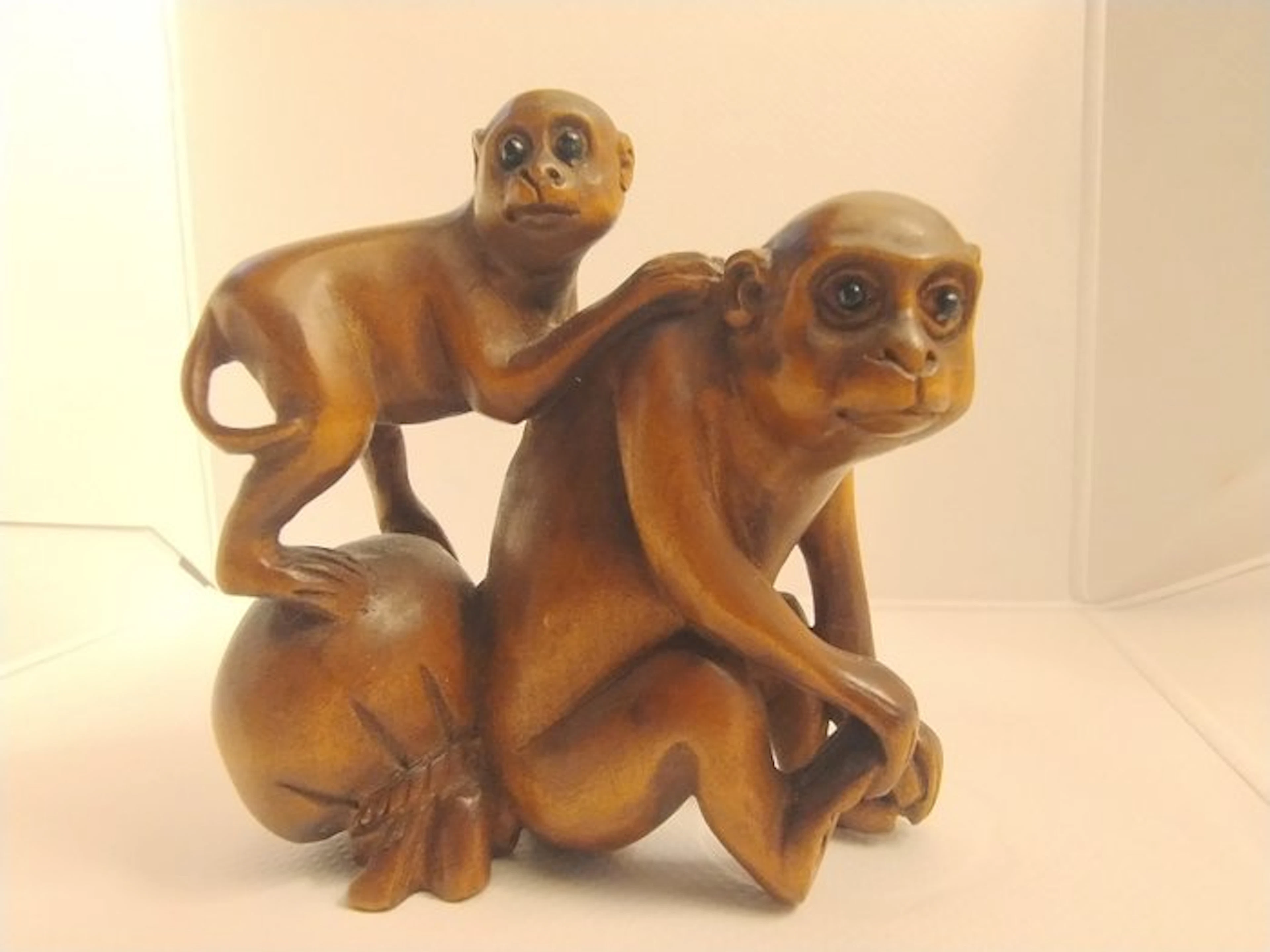 Signed netsuke - Wood - Japan - Shōwa period (1926-1989)