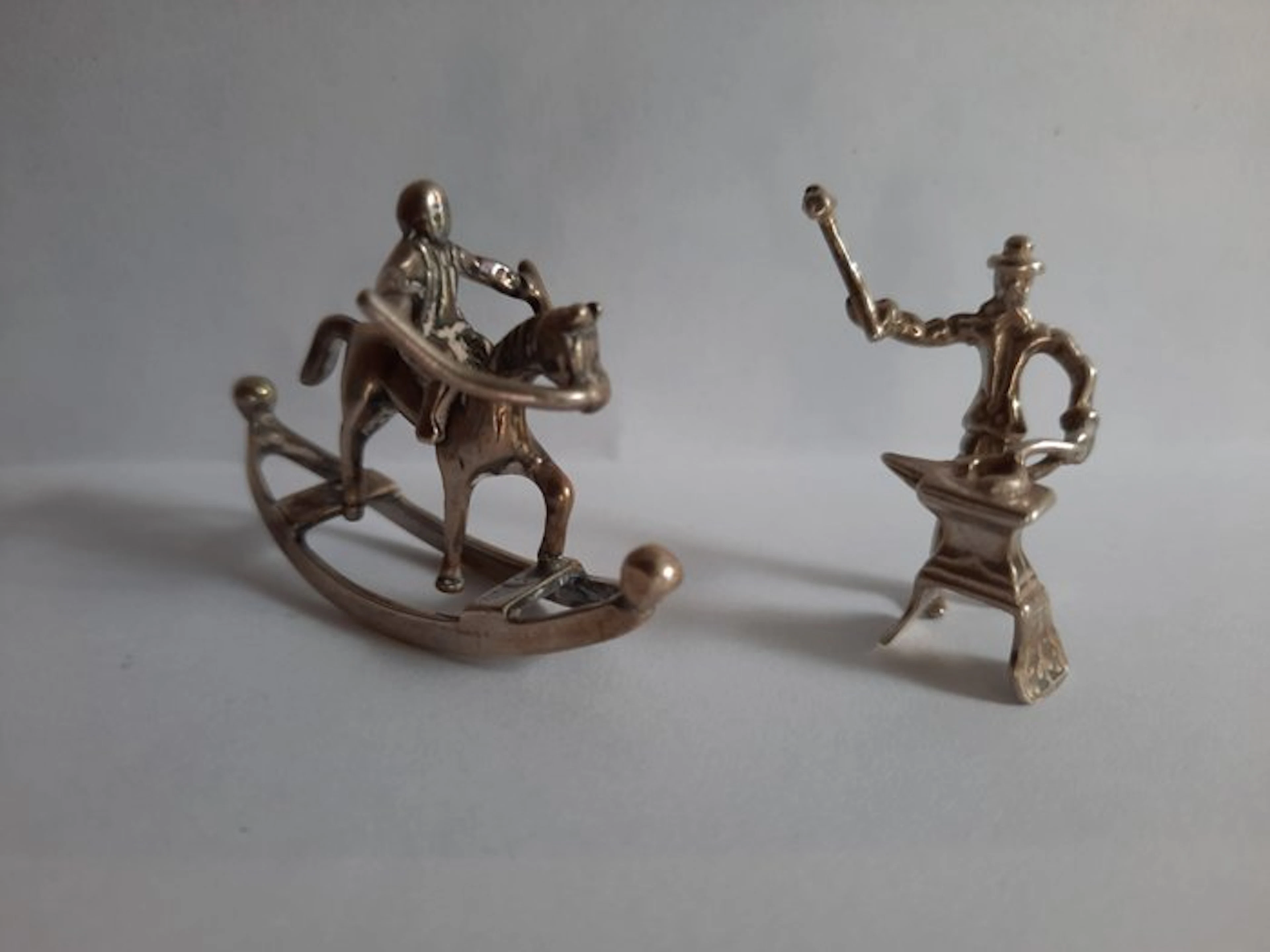 NO RESERVE - Weeda/Stout - Miniatuur hobbelpaard en smid...