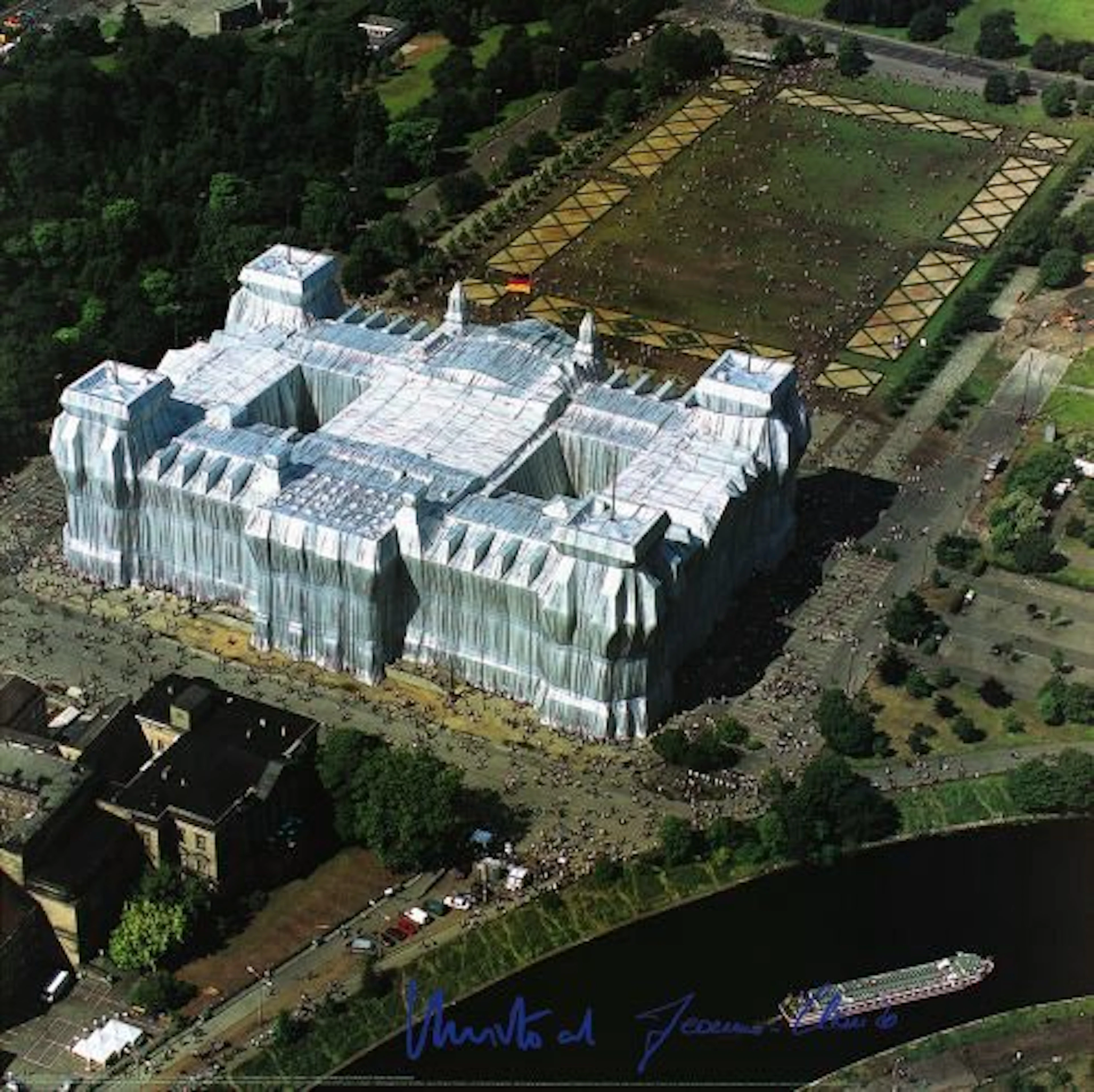 Christo & Jeanne-Claude (1935-2020) - Reichstag Luftaufnahme von Ost/West