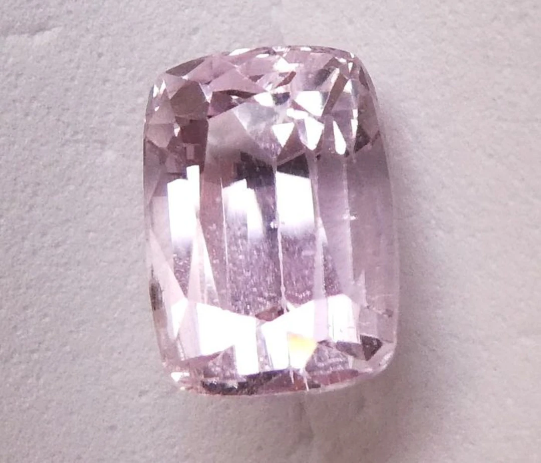 No reserve price Kunzite - 3.95 ct - Instituto Gemólogico Español (IGE)