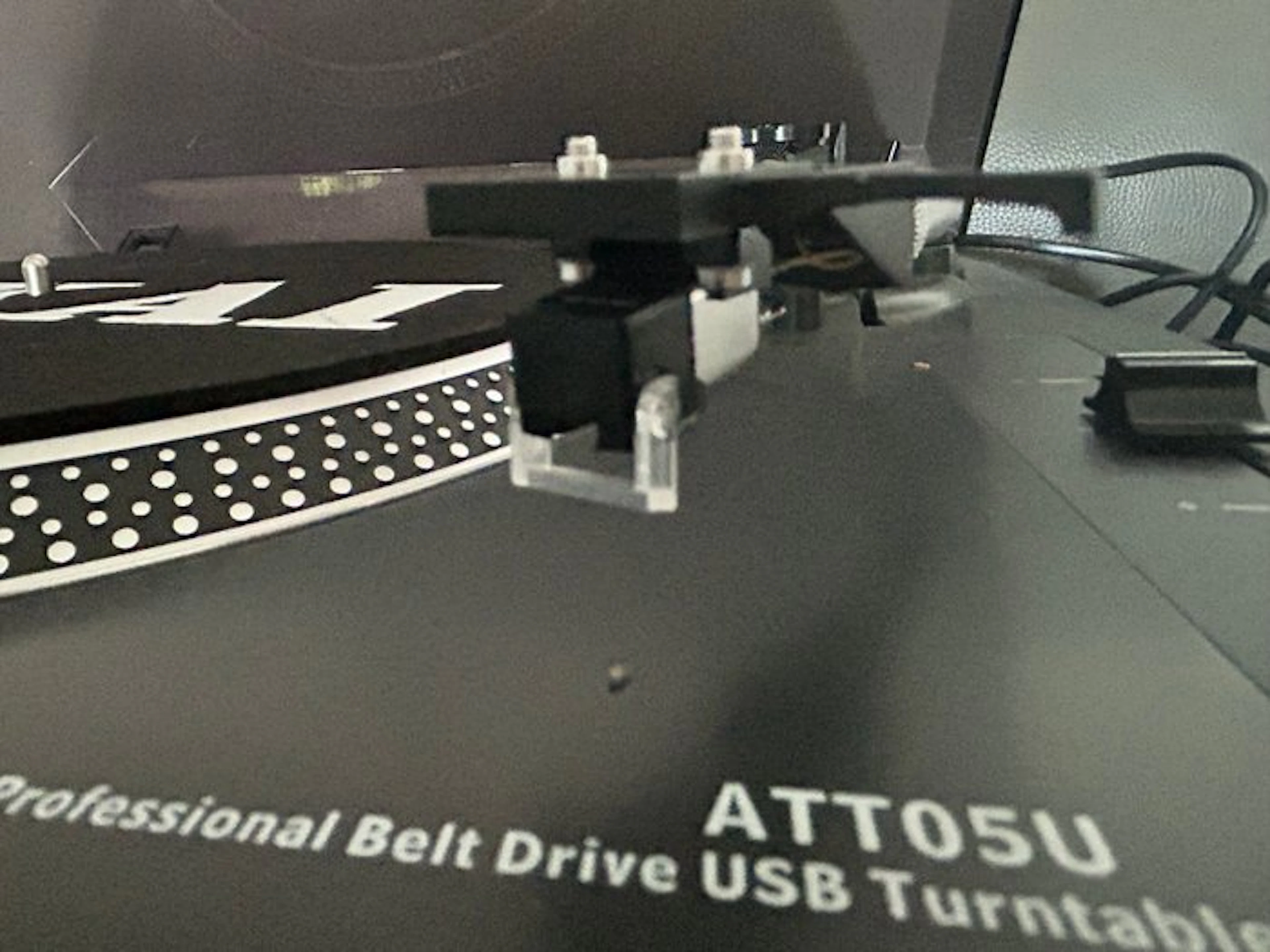 Akai - ATT05U Professional Belt-Drive Stereo Turntable