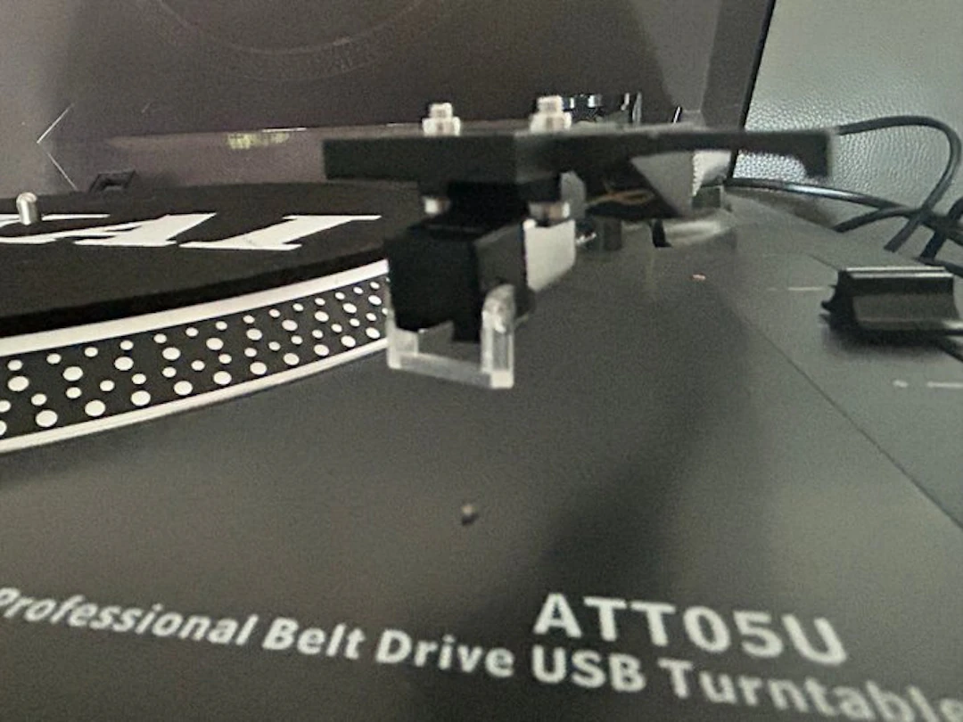 Akai - ATT05U Professional Belt-Drive Stereo Turntable