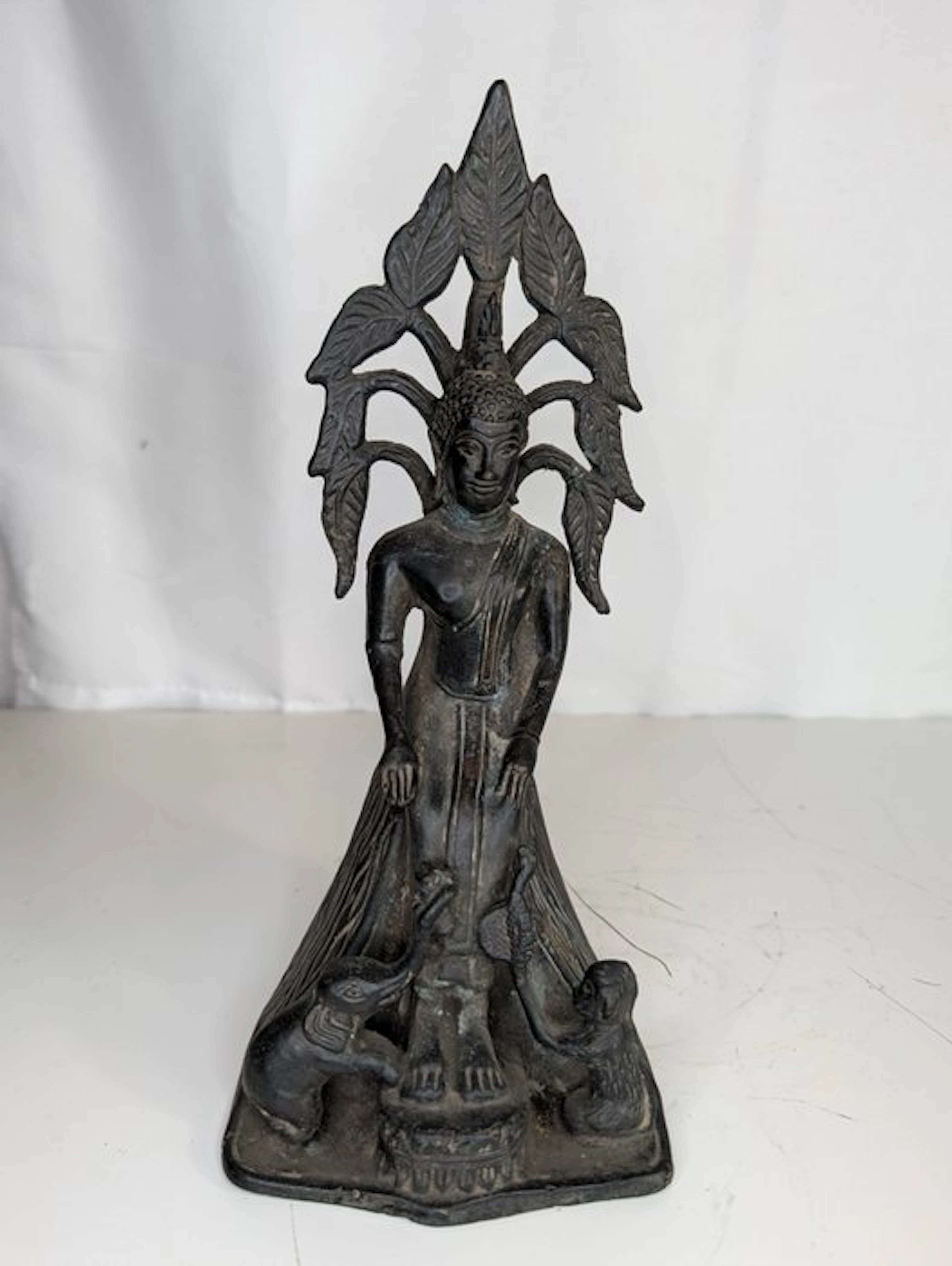 Buddha under the Bodhi tree with two elephants – Bronze