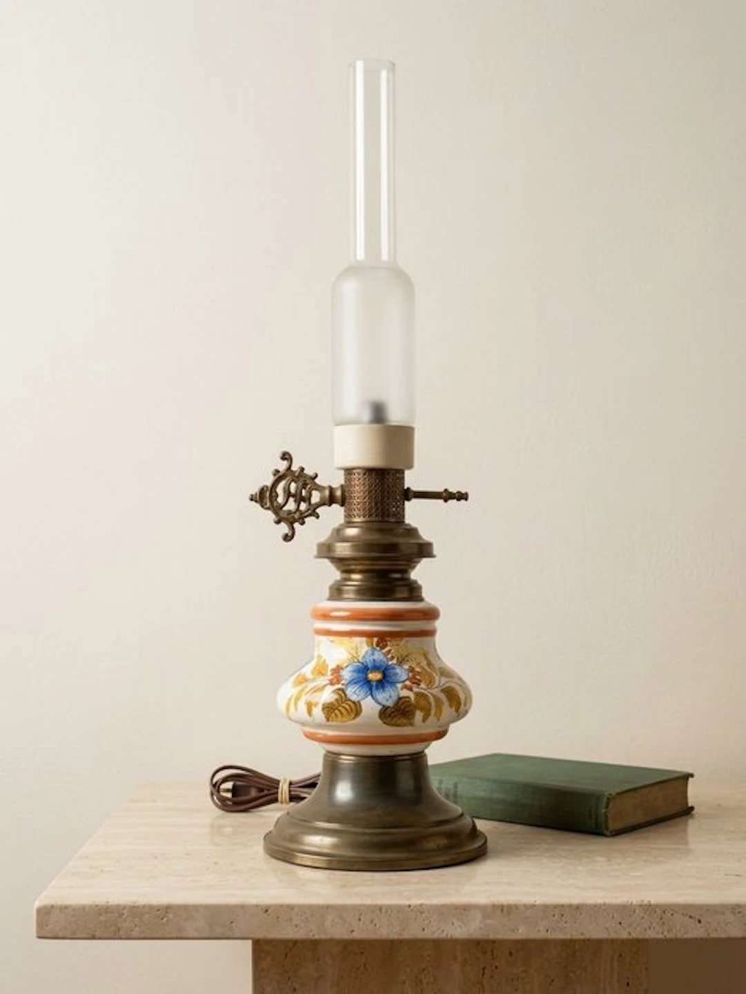 Buffet table lamp - Majolica, Gilt brass - floral ceramic brass