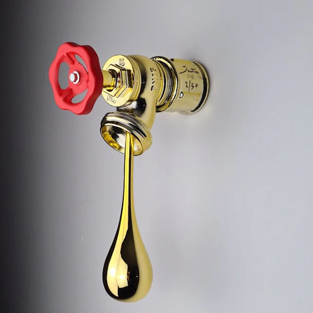 Santicri (1992) - Sculpture, Running out - 26 cm - Resin - 2021